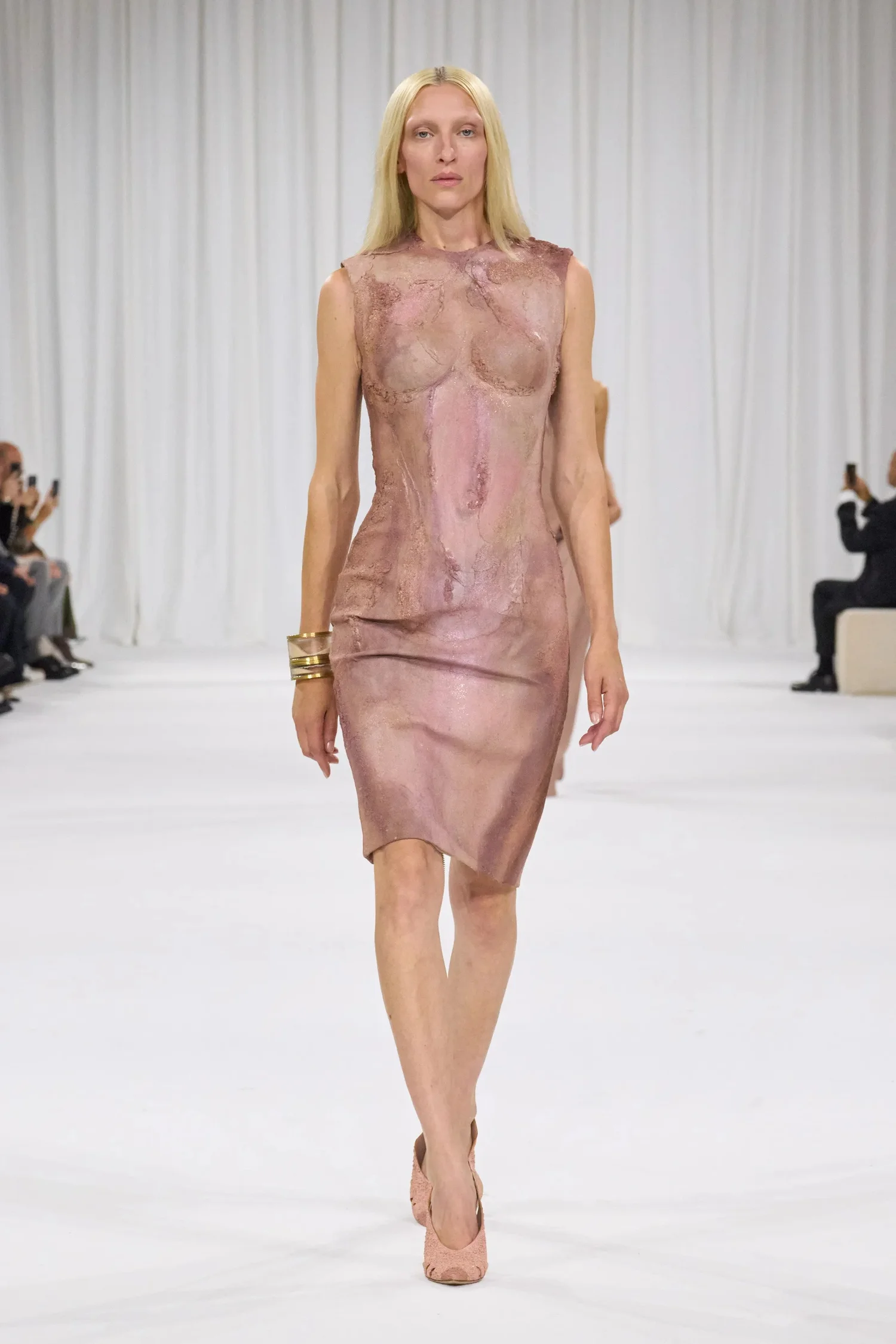 00033-balmain-spring-2025-ready-to-wear-credit-gorunway_4745031641337565337.jpg