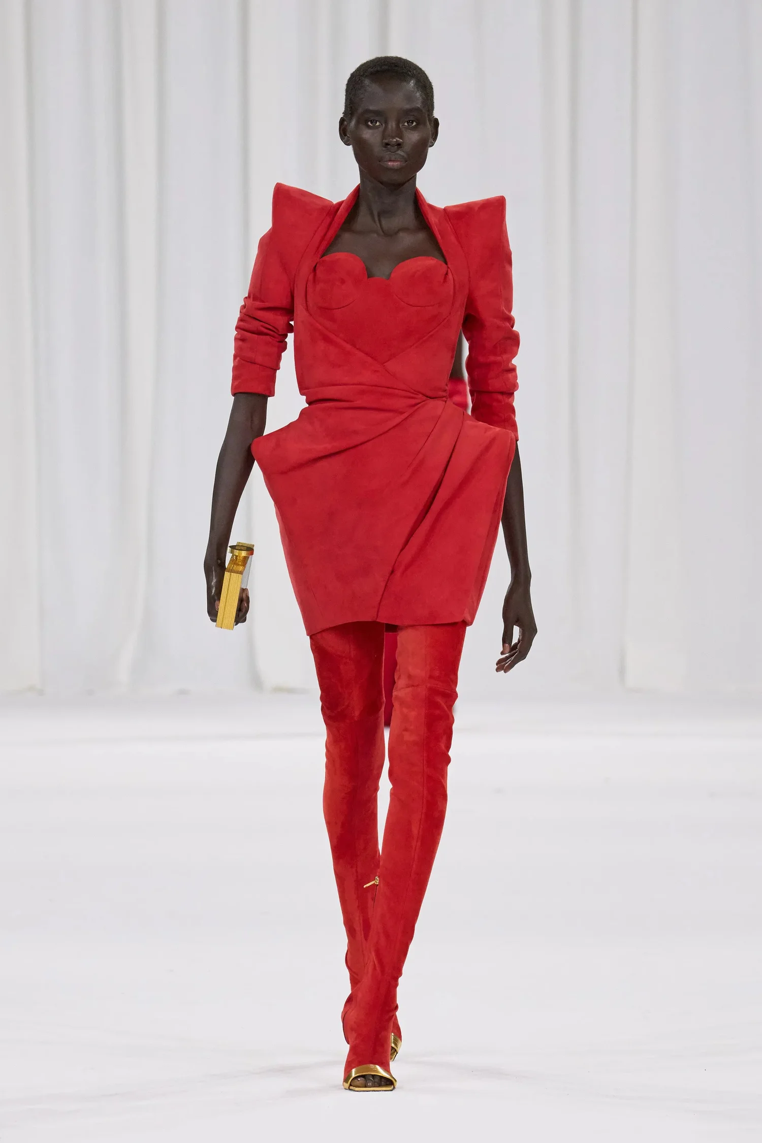 00040-balmain-spring-2025-ready-to-wear-credit-gorunway_4745031641387853222.jpg