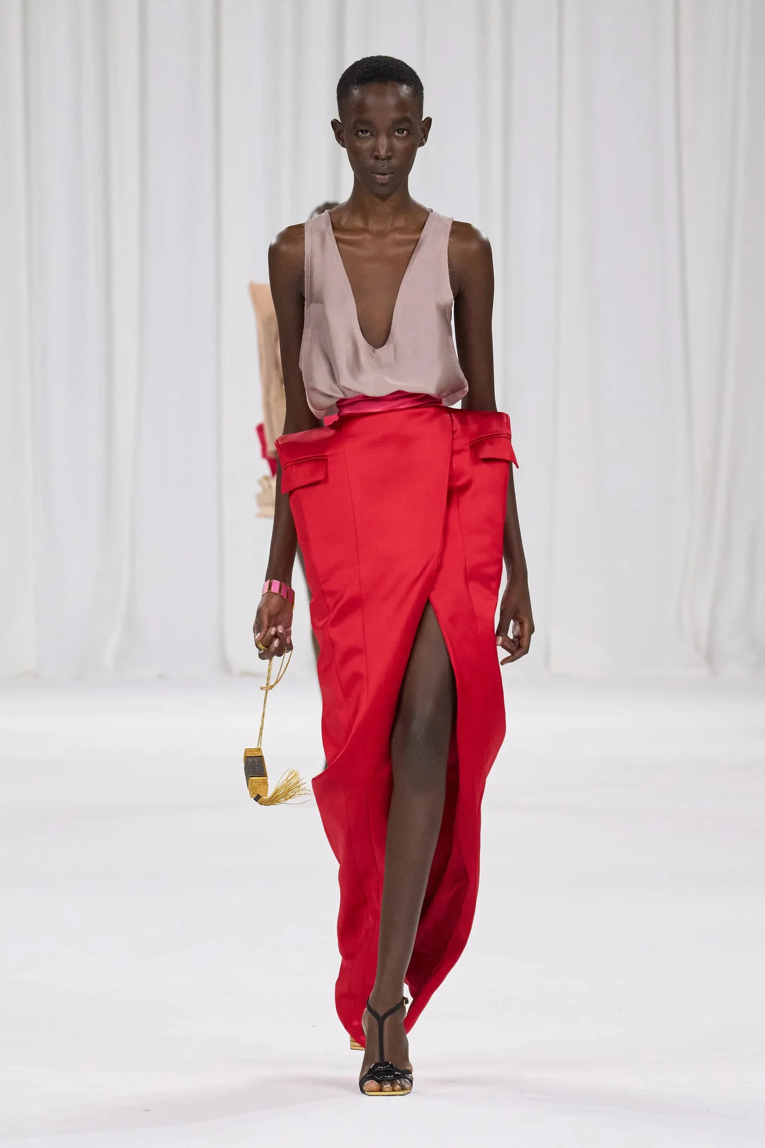 00041-balmain-spring-2025-ready-to-wear-credit-gorunway_4745031641362989438.jpg