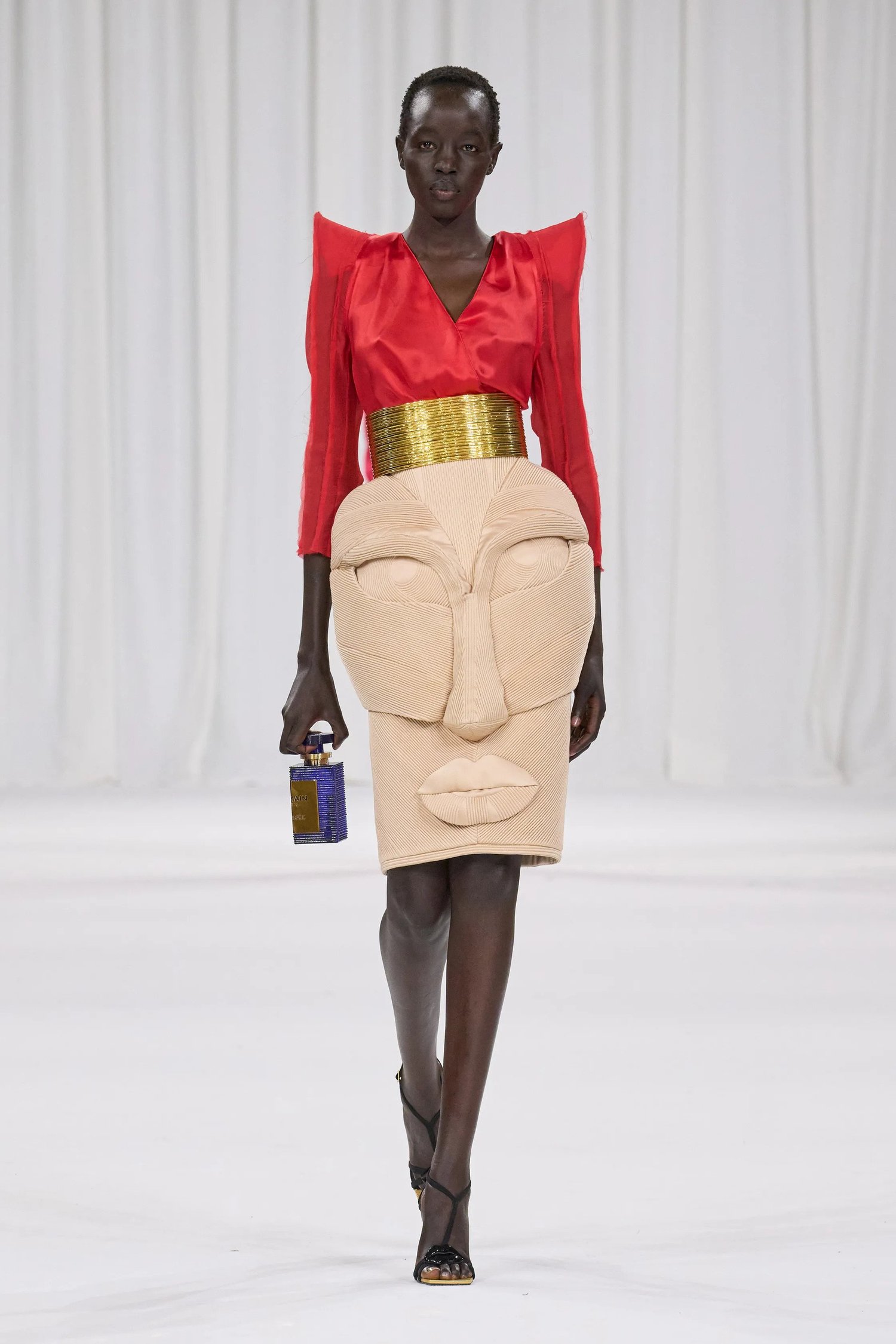 00043-balmain-spring-2025-ready-to-wear-credit-gorunway_4745031641375325599.jpg