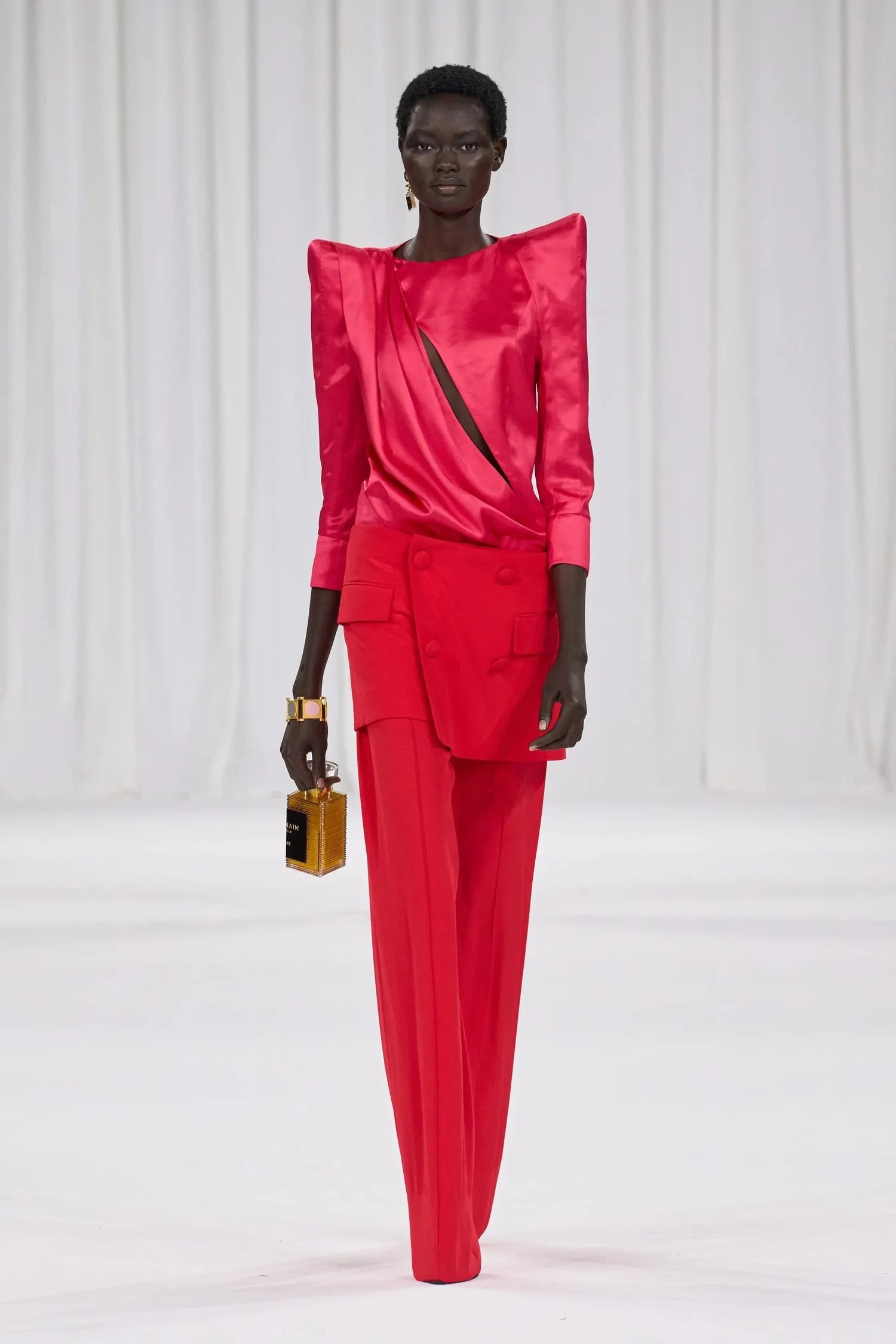 00044-balmain-spring-2025-ready-to-wear-credit-gorunway_4745031641350466378.jpg