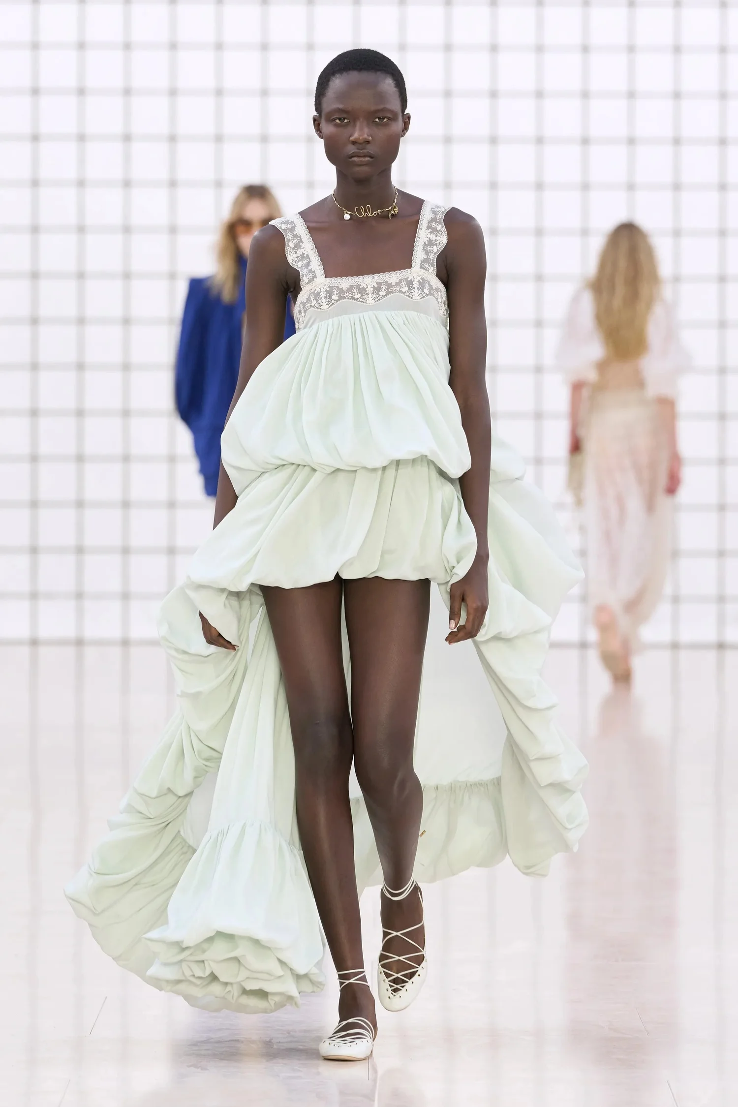 00010-chloe-spring-2025-ready-to-wear-credit-gorunway_4745031859346154570.jpg
