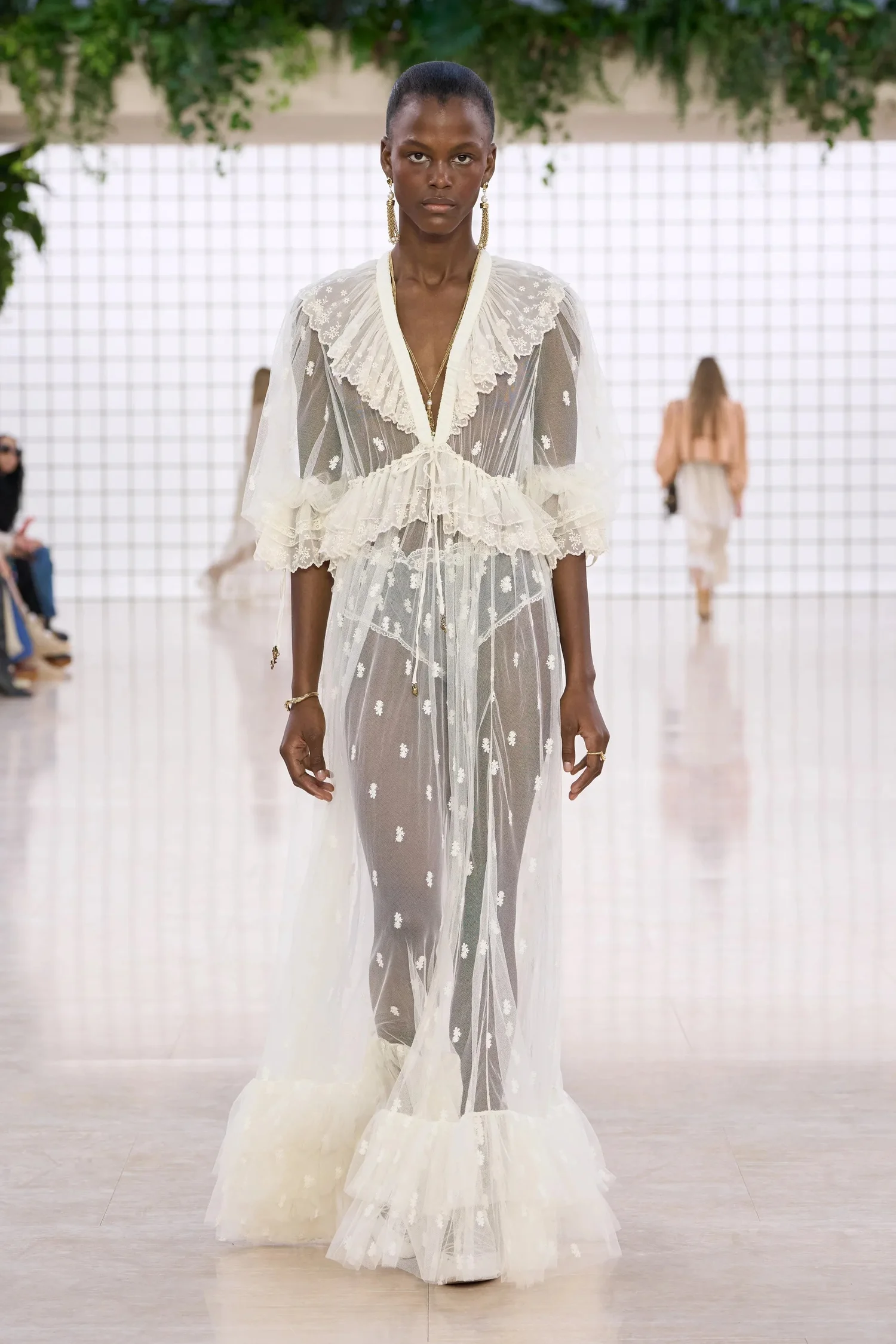 00022-chloe-spring-2025-ready-to-wear-credit-gorunway_4745031859382990164.jpg