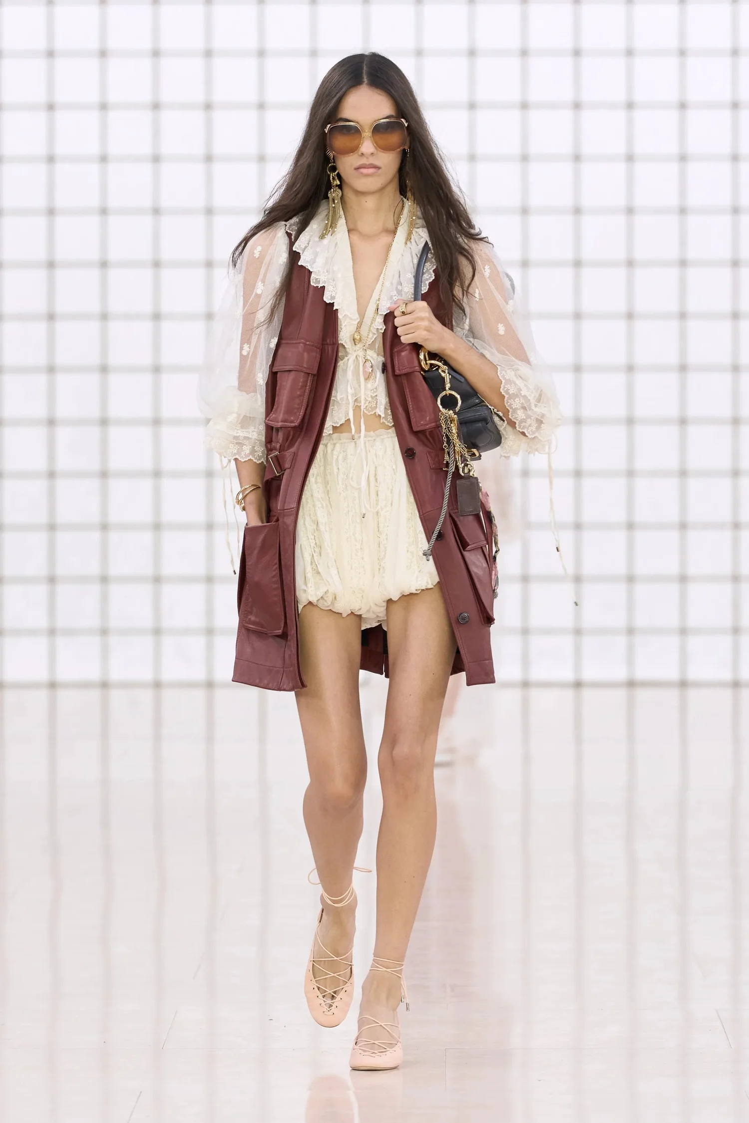 00023-chloe-spring-2025-ready-to-wear-credit-gorunway_4745031859383922936.jpg