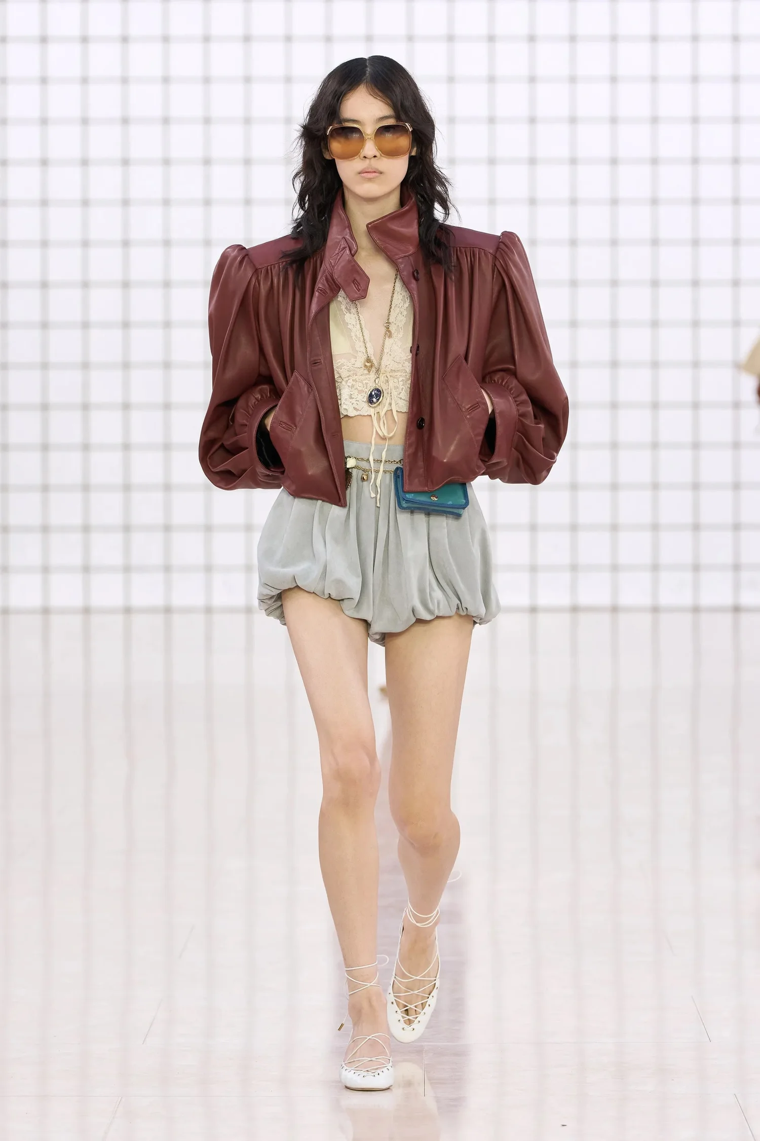 00025-chloe-spring-2025-ready-to-wear-credit-gorunway_4745031859396361736.jpg