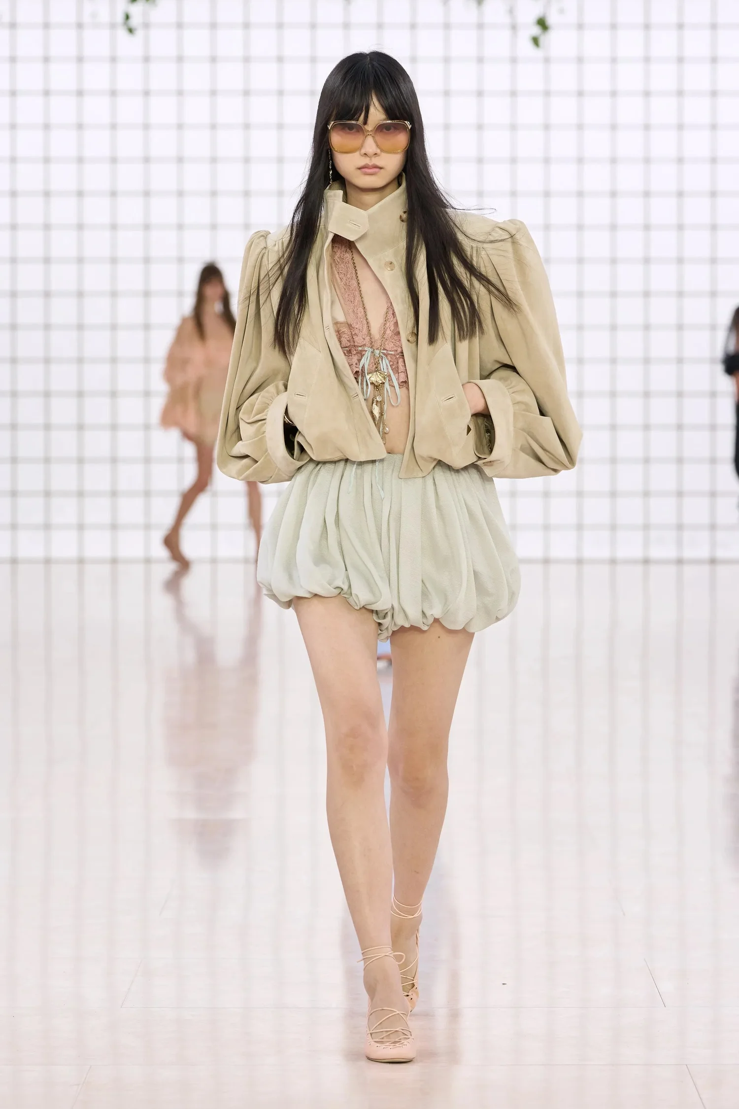 00027-chloe-spring-2025-ready-to-wear-credit-gorunway_4745031859395459184.jpg