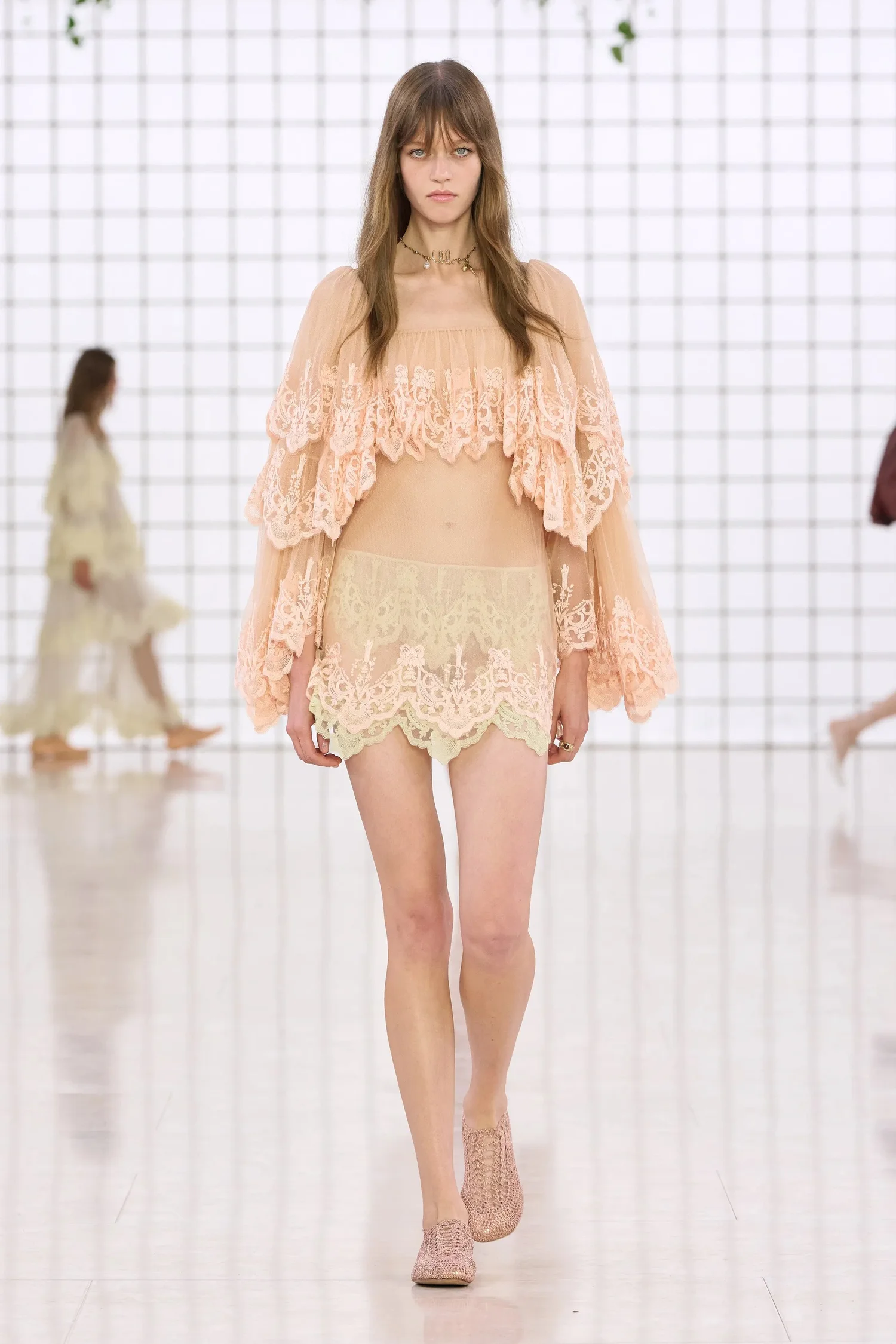00029-chloe-spring-2025-ready-to-wear-credit-gorunway_4745031859395435012.jpg