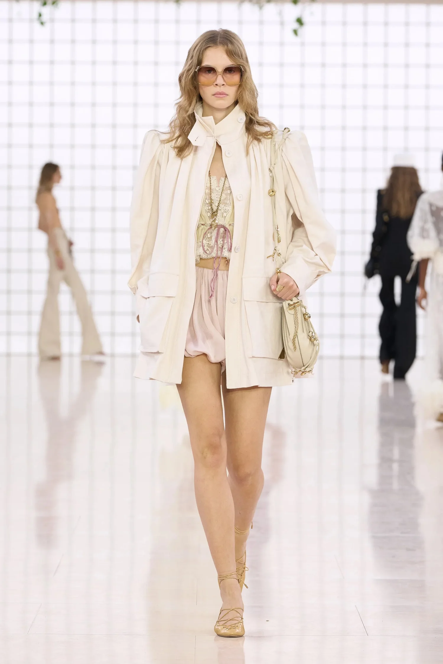00030-chloe-spring-2025-ready-to-wear-credit-gorunway_4745031859408335723.jpg