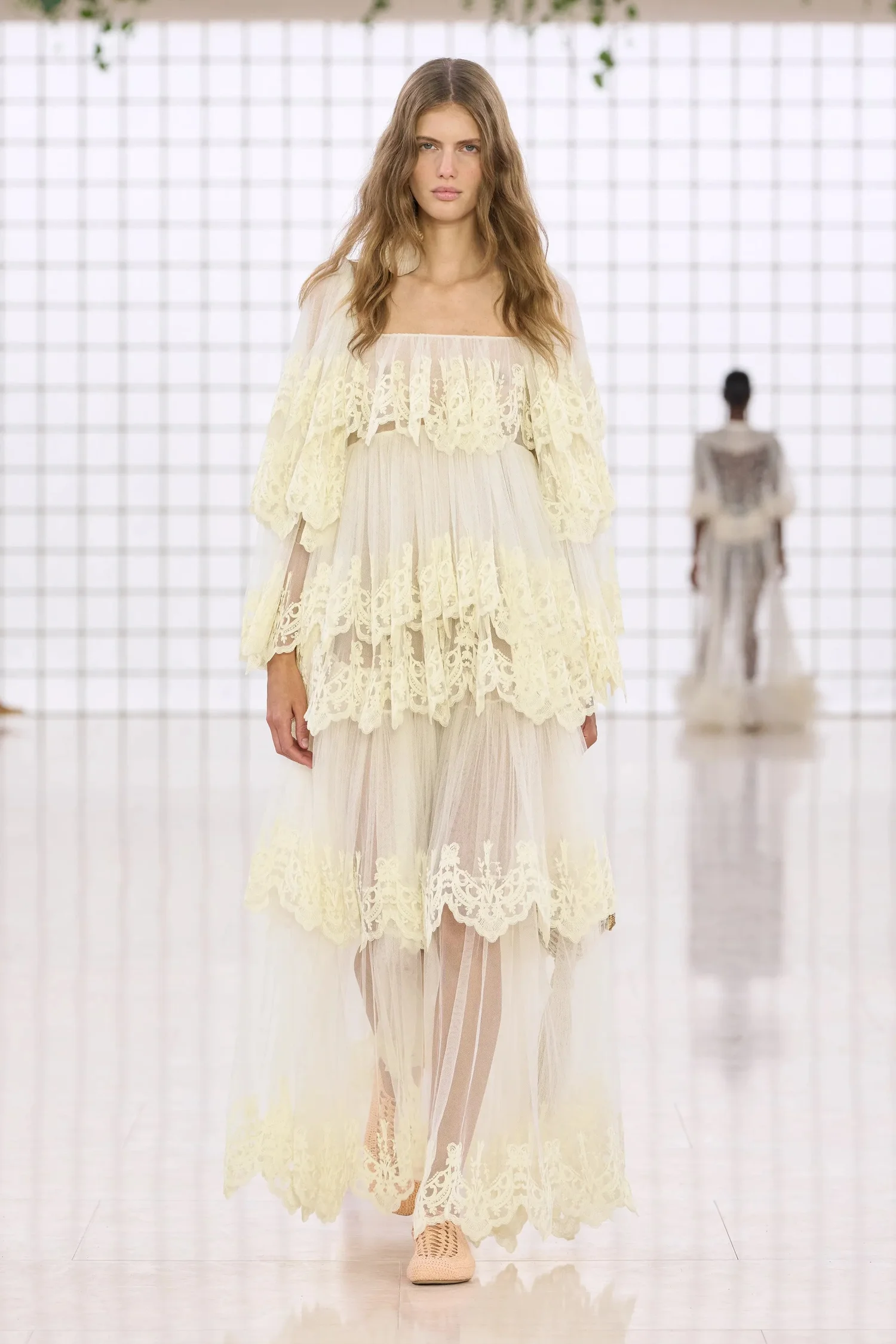 00031-chloe-spring-2025-ready-to-wear-credit-gorunway_4745031859409488360.jpg