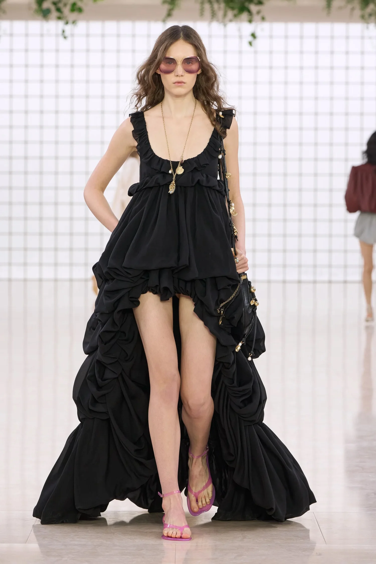 00034-chloe-spring-2025-ready-to-wear-credit-gorunway_4745031859408046262.jpg