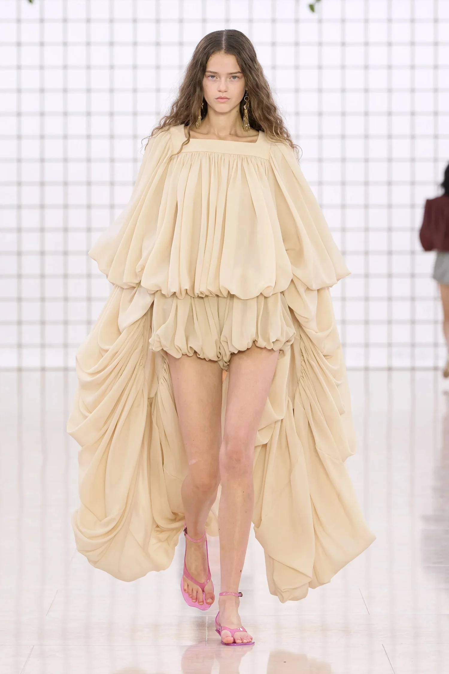 00035-chloe-spring-2025-ready-to-wear-credit-gorunway_4745031859421661374.jpg