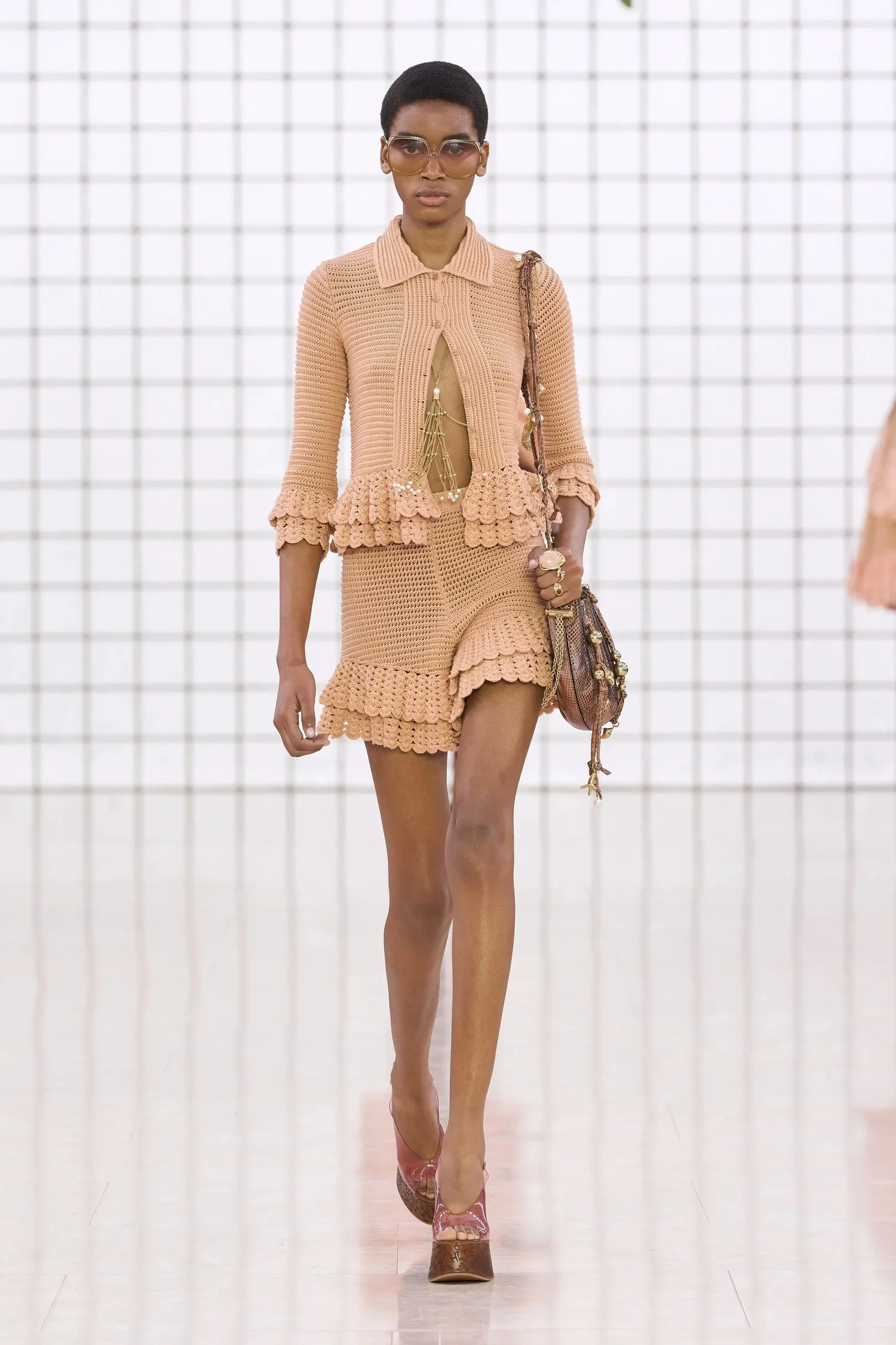 00039-chloe-spring-2025-ready-to-wear-credit-gorunway_4745031859421581376.jpg