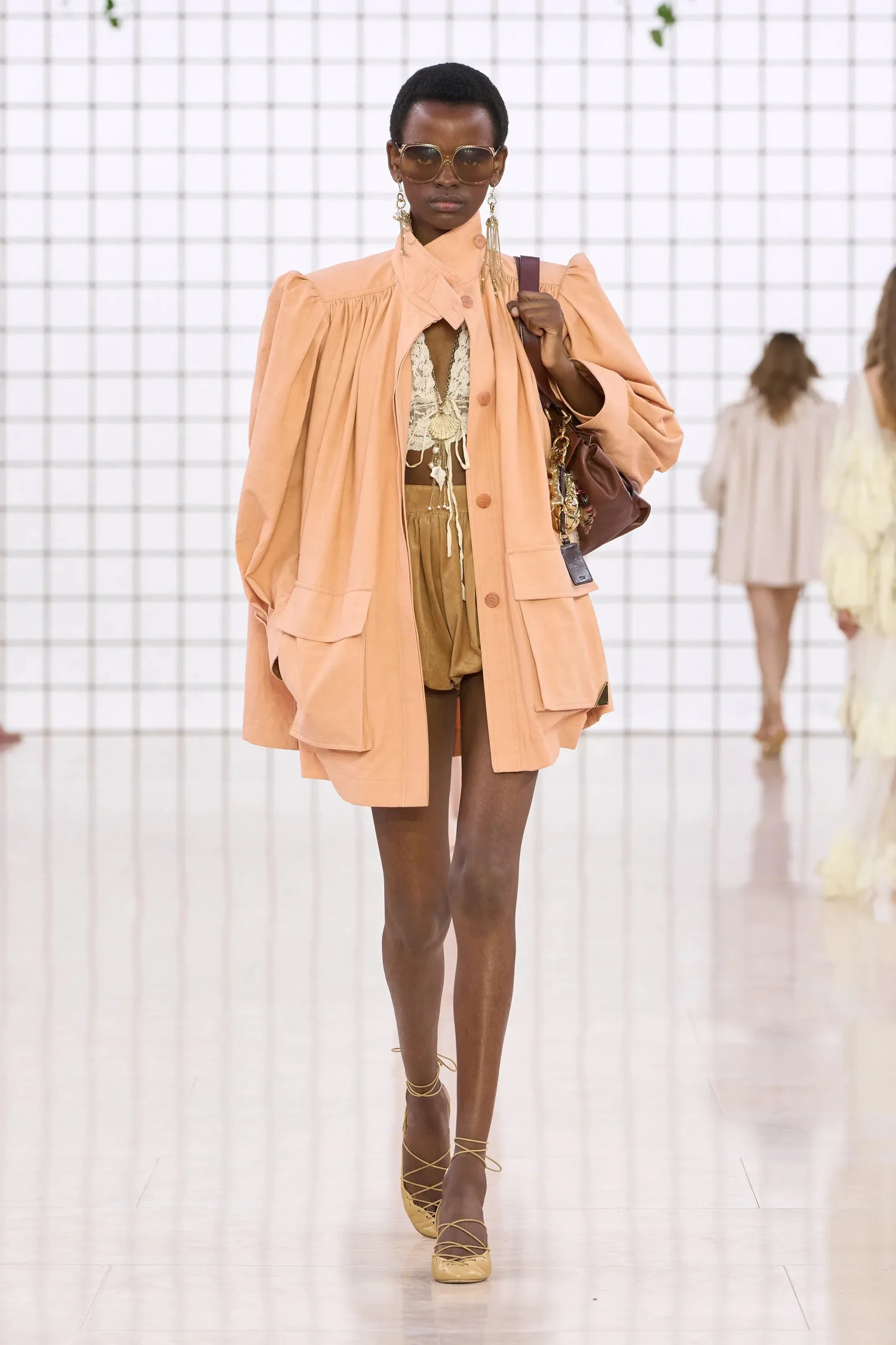 00040-chloe-spring-2025-ready-to-wear-credit-gorunway_4745031859434716519.jpg