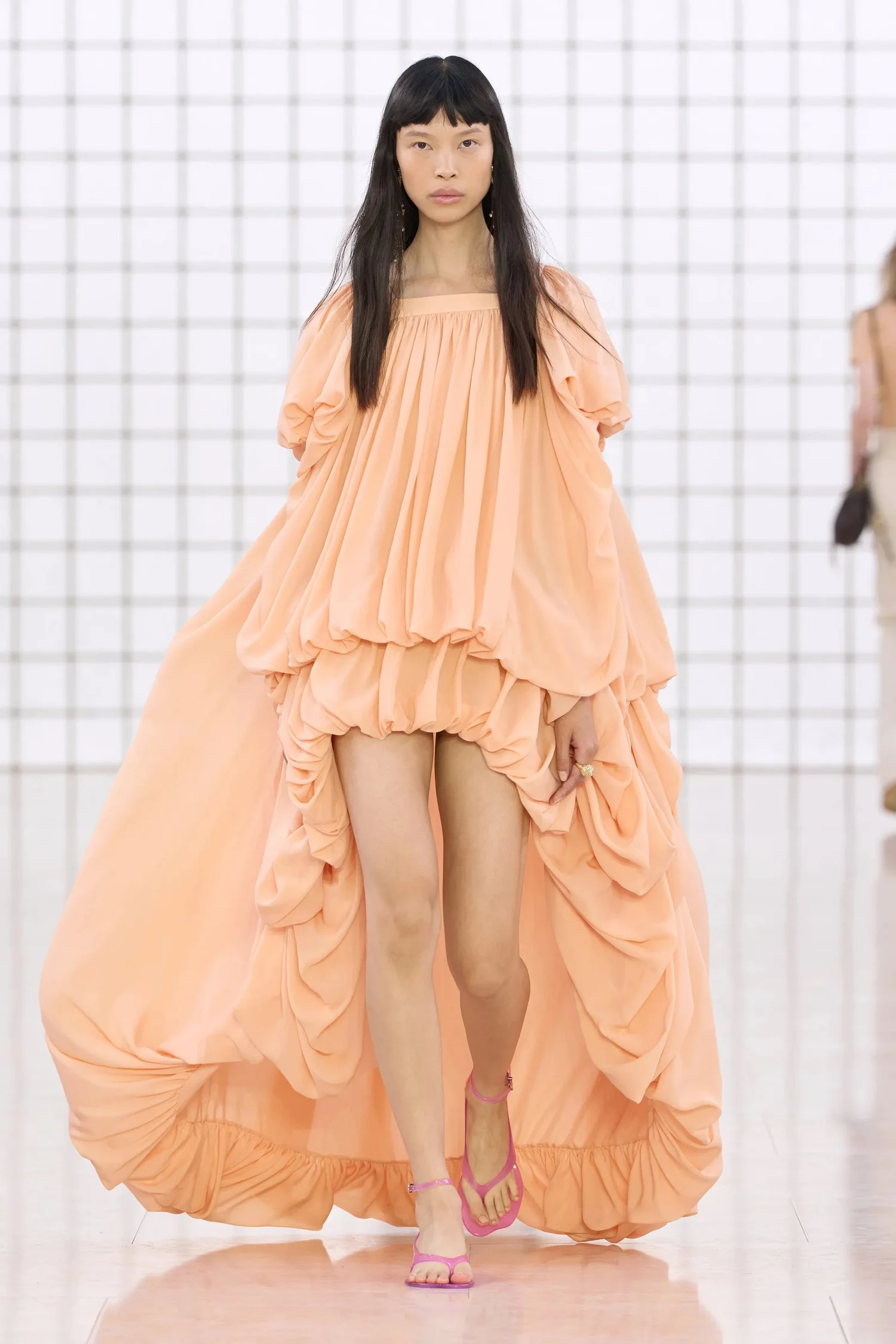 00042-chloe-spring-2025-ready-to-wear-credit-gorunway_4745031859433348212.jpg