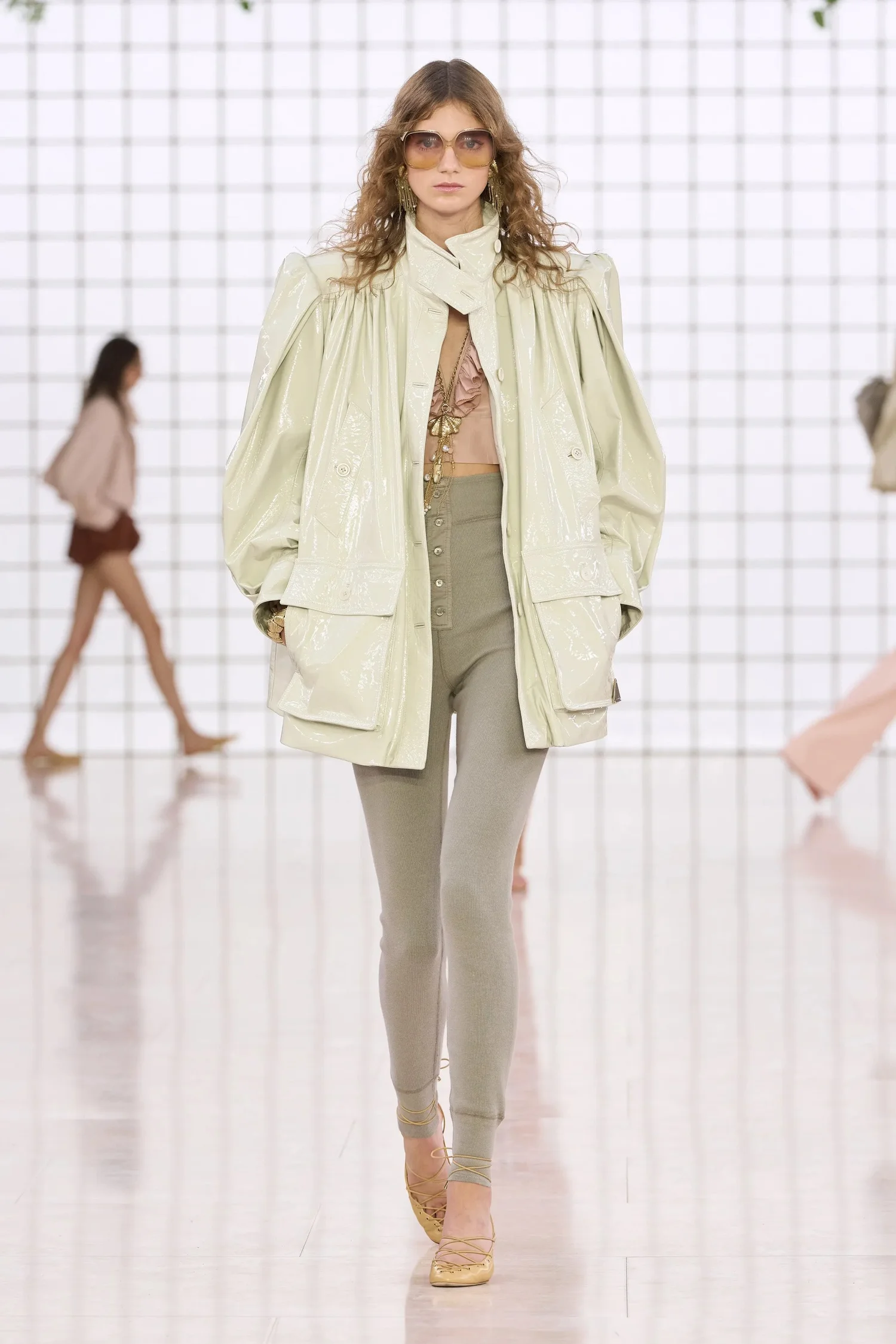 00045-chloe-spring-2025-ready-to-wear-credit-gorunway_4745031859445822172.jpg