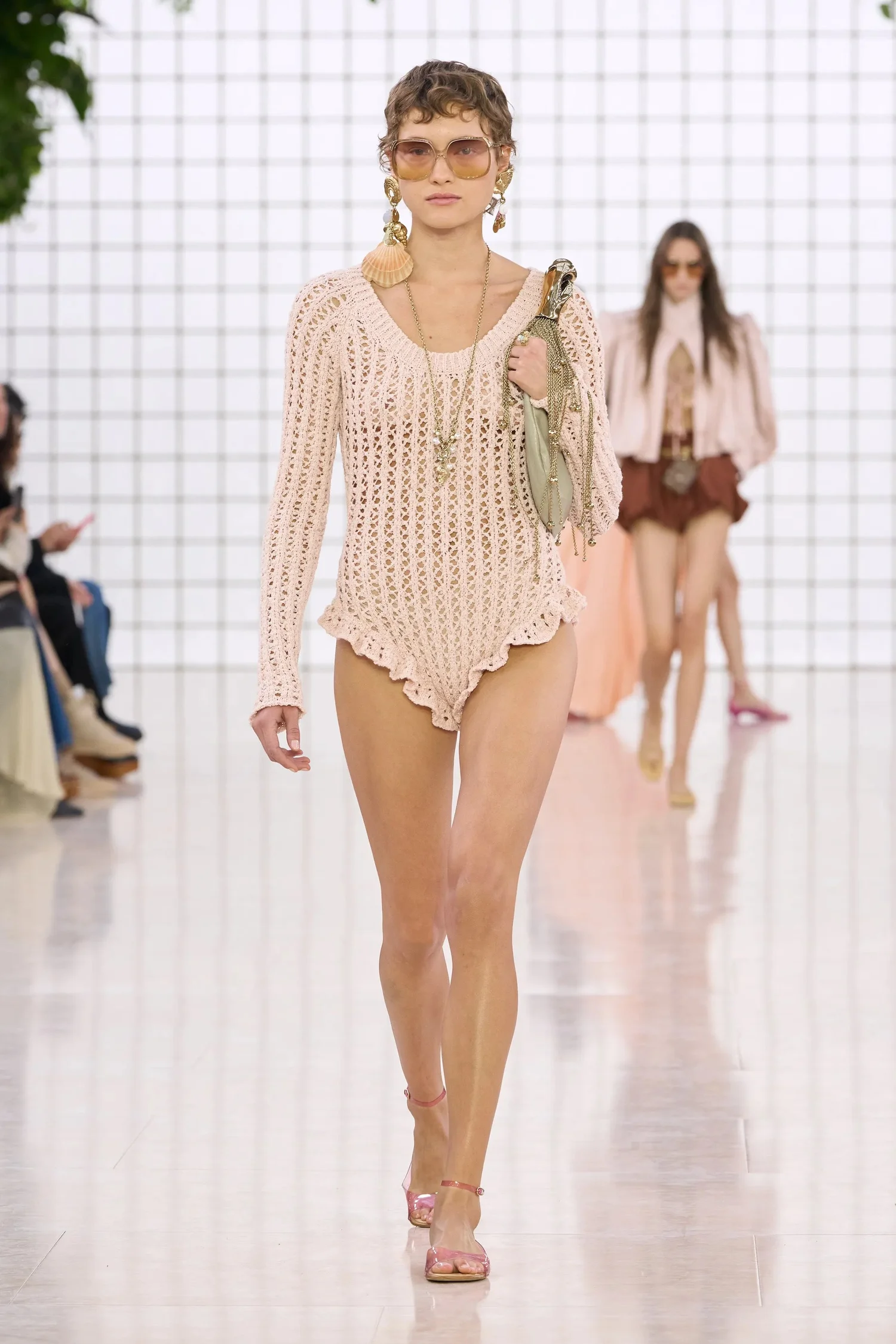 00046-chloe-spring-2025-ready-to-wear-credit-gorunway_4745031859445944876.jpg