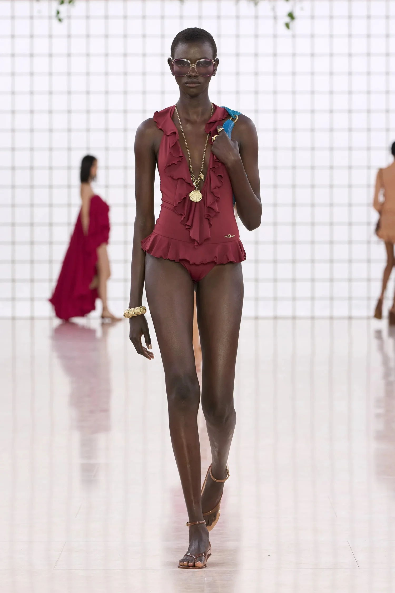 00048-chloe-spring-2025-ready-to-wear-credit-gorunway_4745031859445984764.jpg