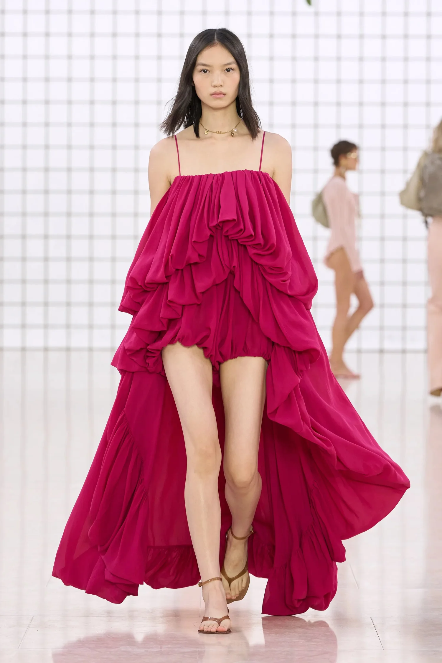 00050-chloe-spring-2025-ready-to-wear-credit-gorunway_4745031859458607070.jpg