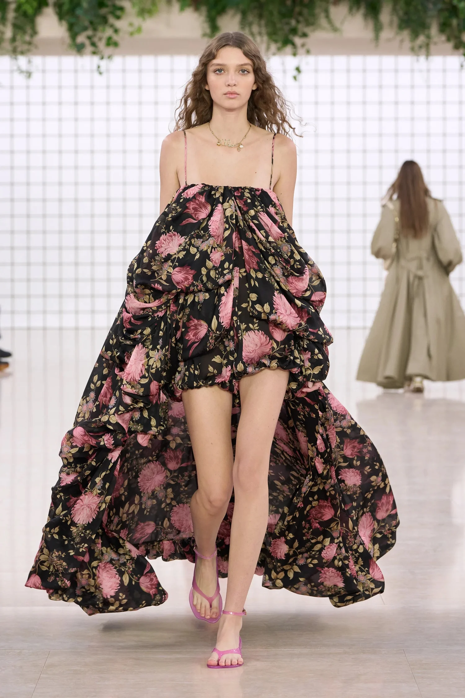 00052-chloe-spring-2025-ready-to-wear-credit-gorunway_4745031859461817725.jpg