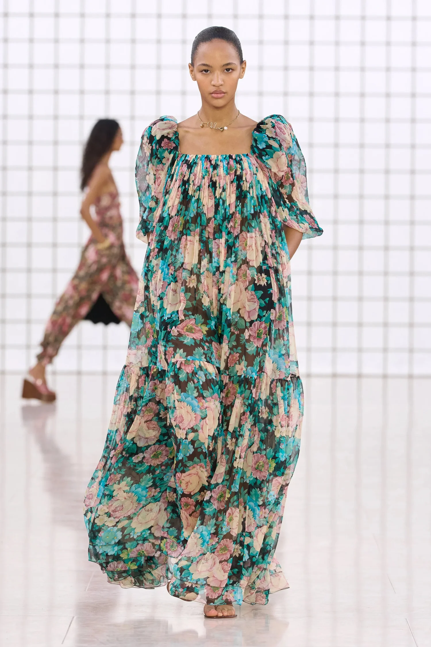 00058-chloe-spring-2025-ready-to-wear-credit-gorunway_4745031859471032884.jpg