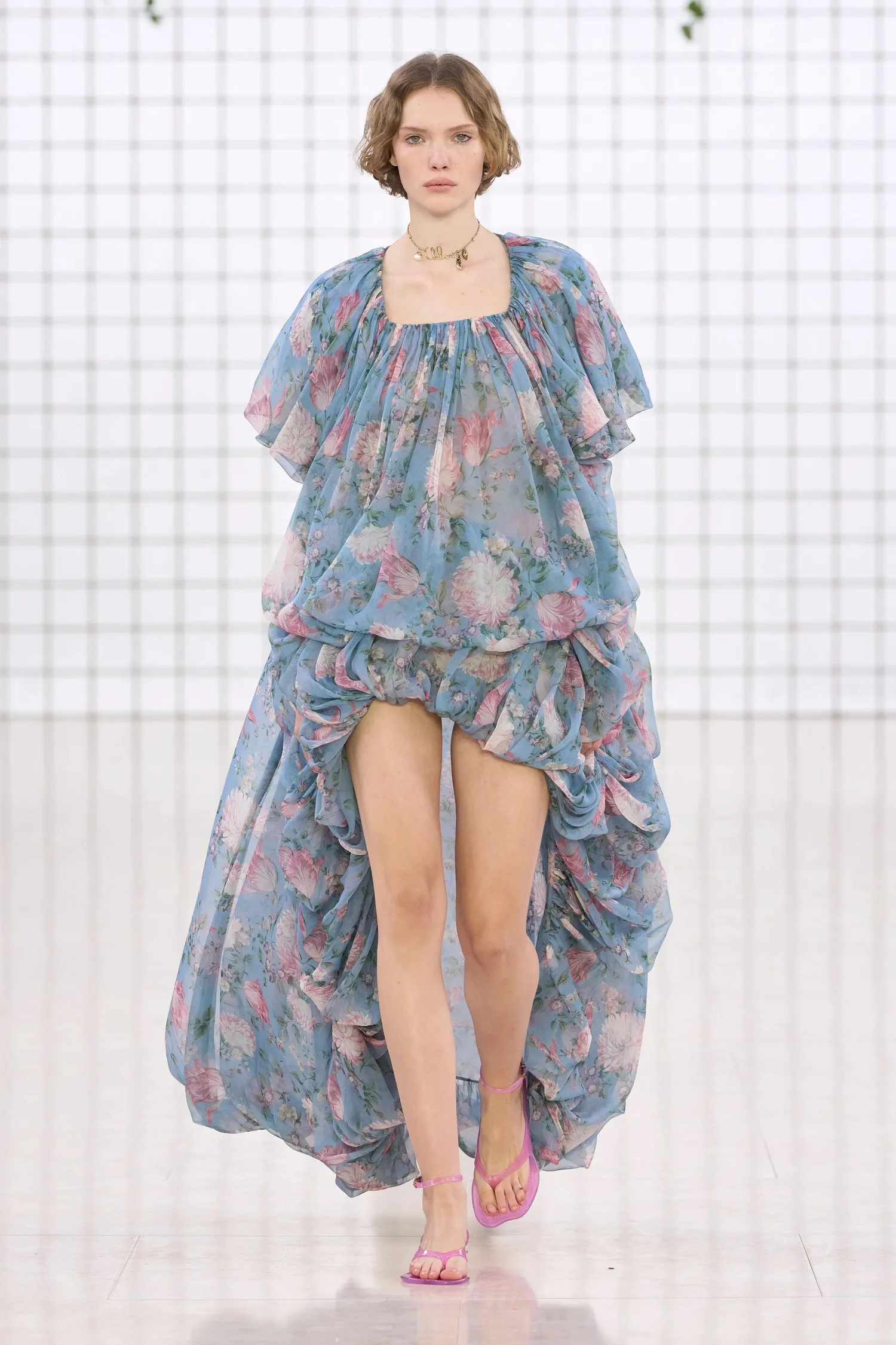 00060-chloe-spring-2025-ready-to-wear-credit-gorunway_4745031859483523106.jpg