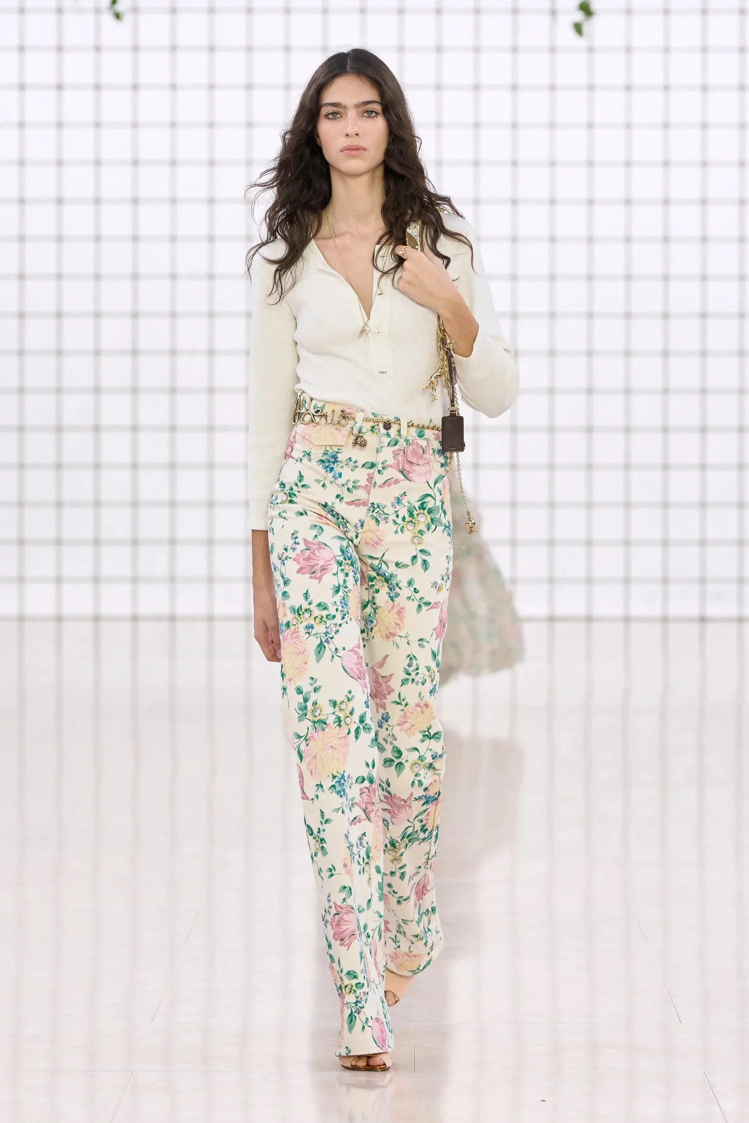 00061-chloe-spring-2025-ready-to-wear-credit-gorunway_4745031859486465196.jpg
