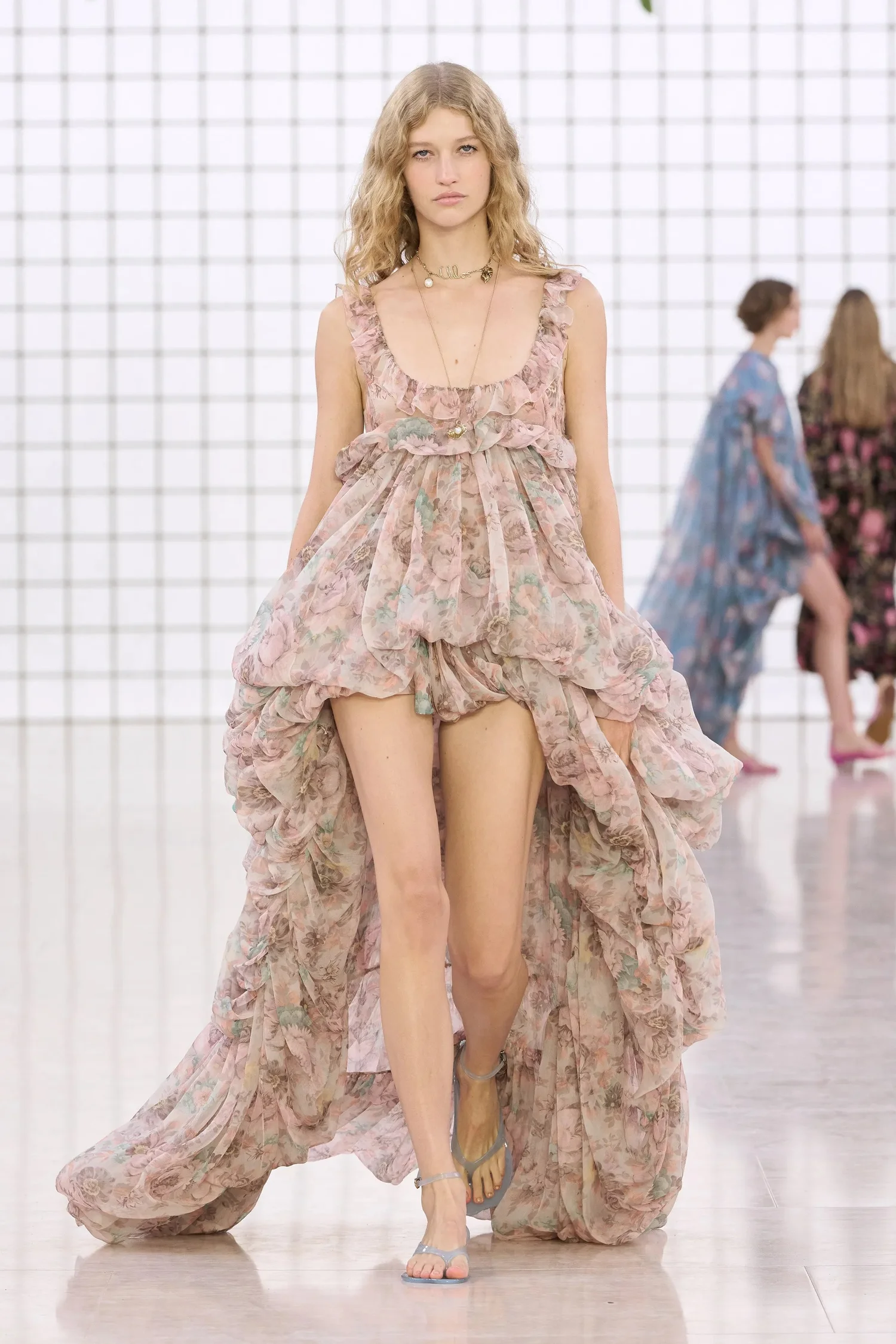 00064-chloe-spring-2025-ready-to-wear-credit-gorunway_4745031859496122200.jpg