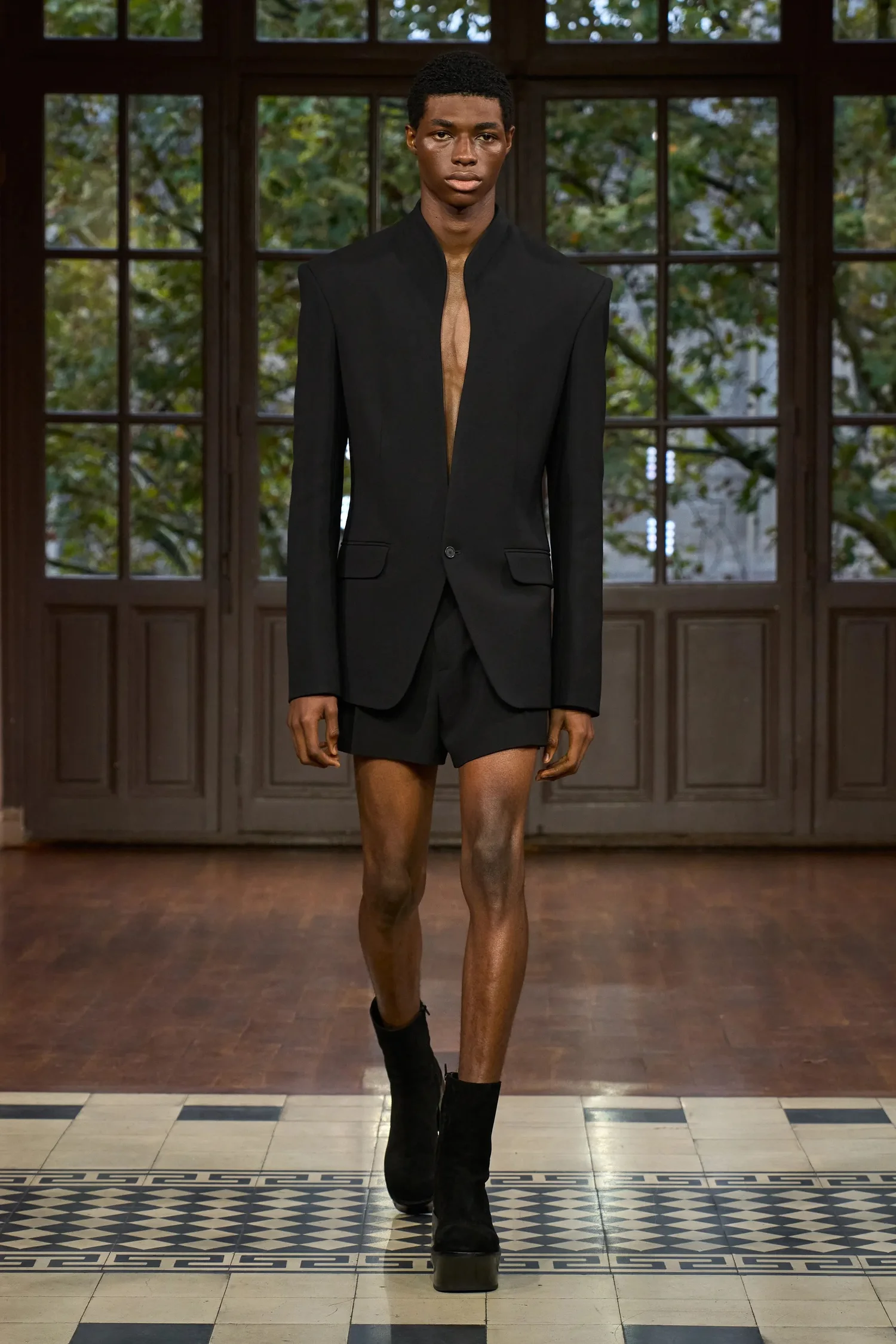 00007-mugler-spring-2025-ready-to-wear-credit-gorunway_4745031929872893348.jpg