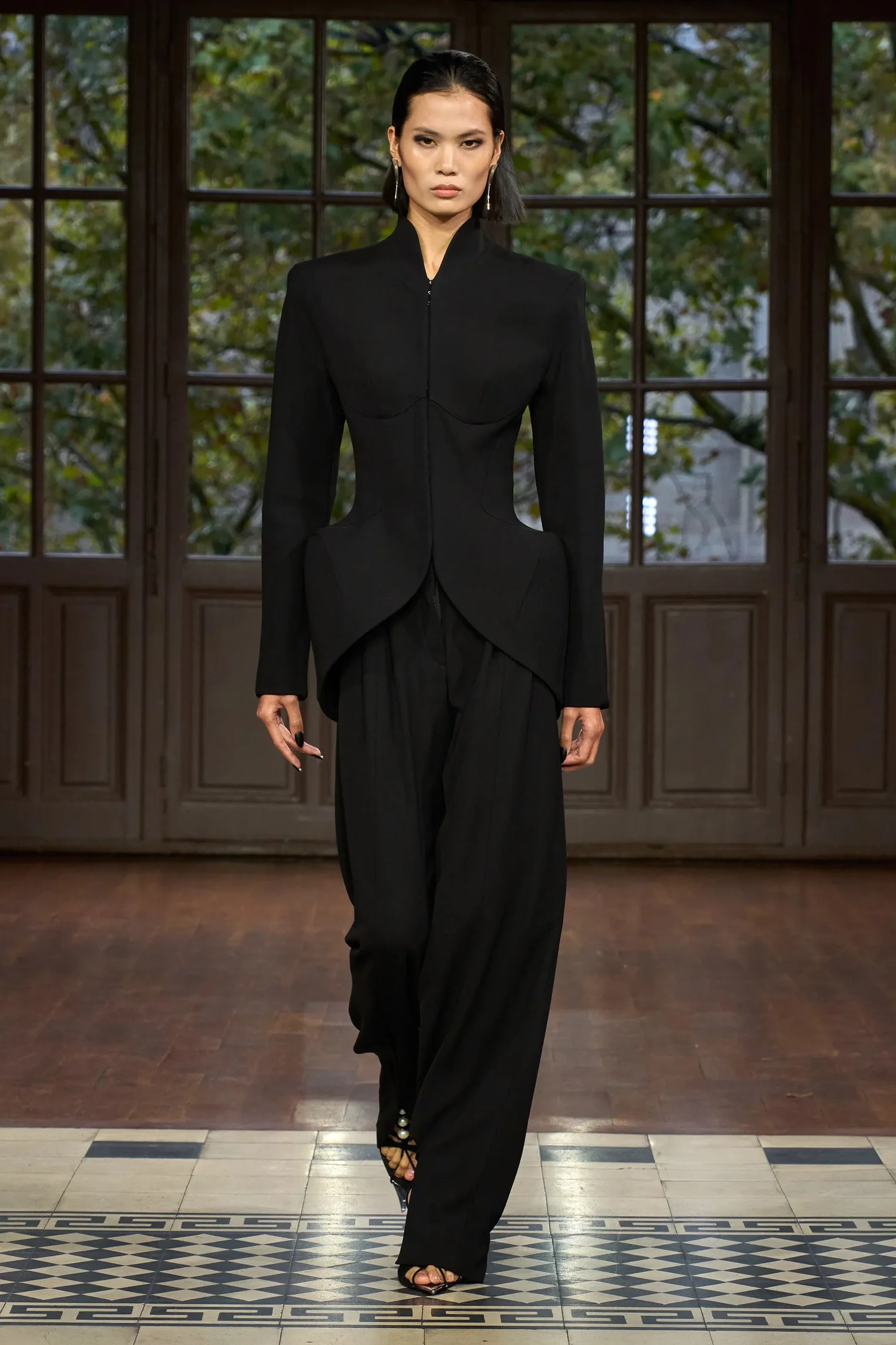 00010-mugler-spring-2025-ready-to-wear-credit-gorunway_4745031929898999678.jpg