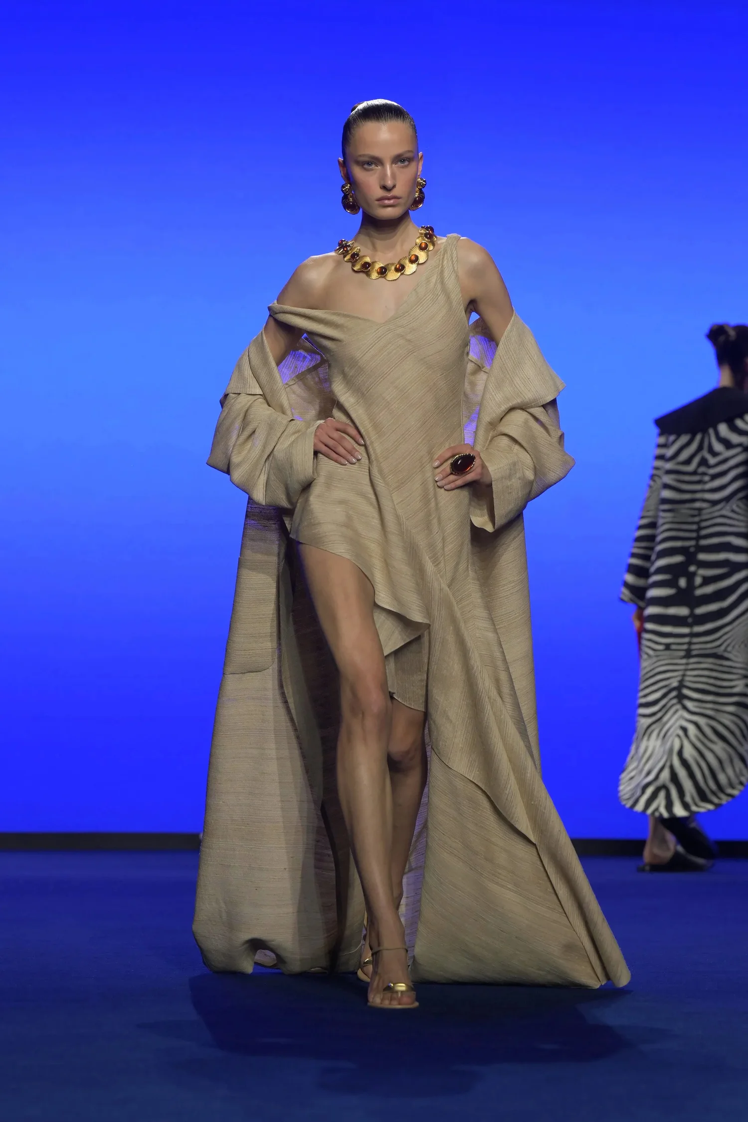 00016-schiaparelli-spring-2025-ready-to-wear-credit-brand_4745032179431954220.jpg