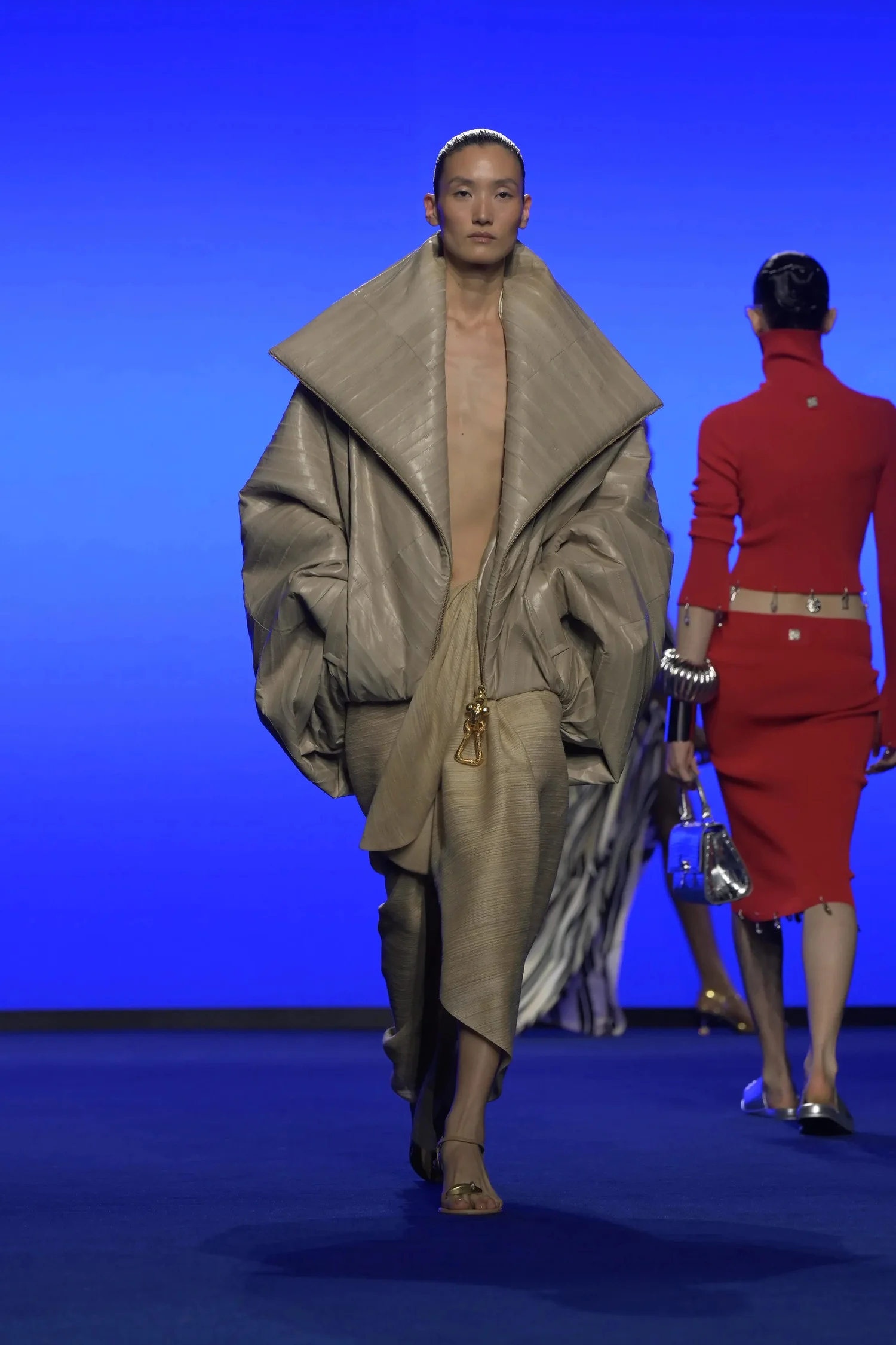 00018-schiaparelli-spring-2025-ready-to-wear-credit-brand_4745032179430878951.jpg