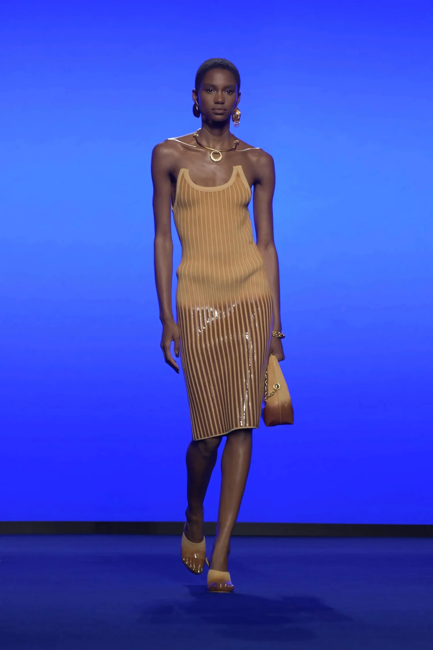 00020-schiaparelli-spring-2025-ready-to-wear-credit-brand_4745032179468729479.jpg