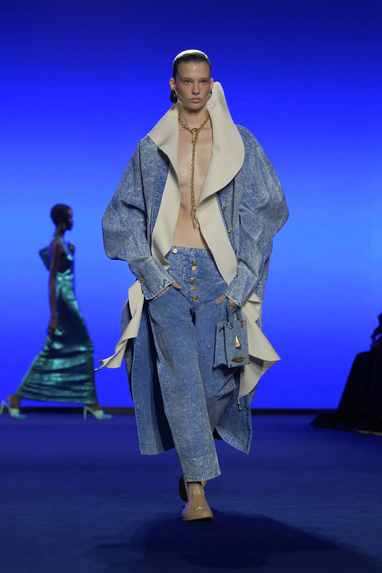 00025-schiaparelli-spring-2025-ready-to-wear-credit-brand_4745032179481359744.jpg