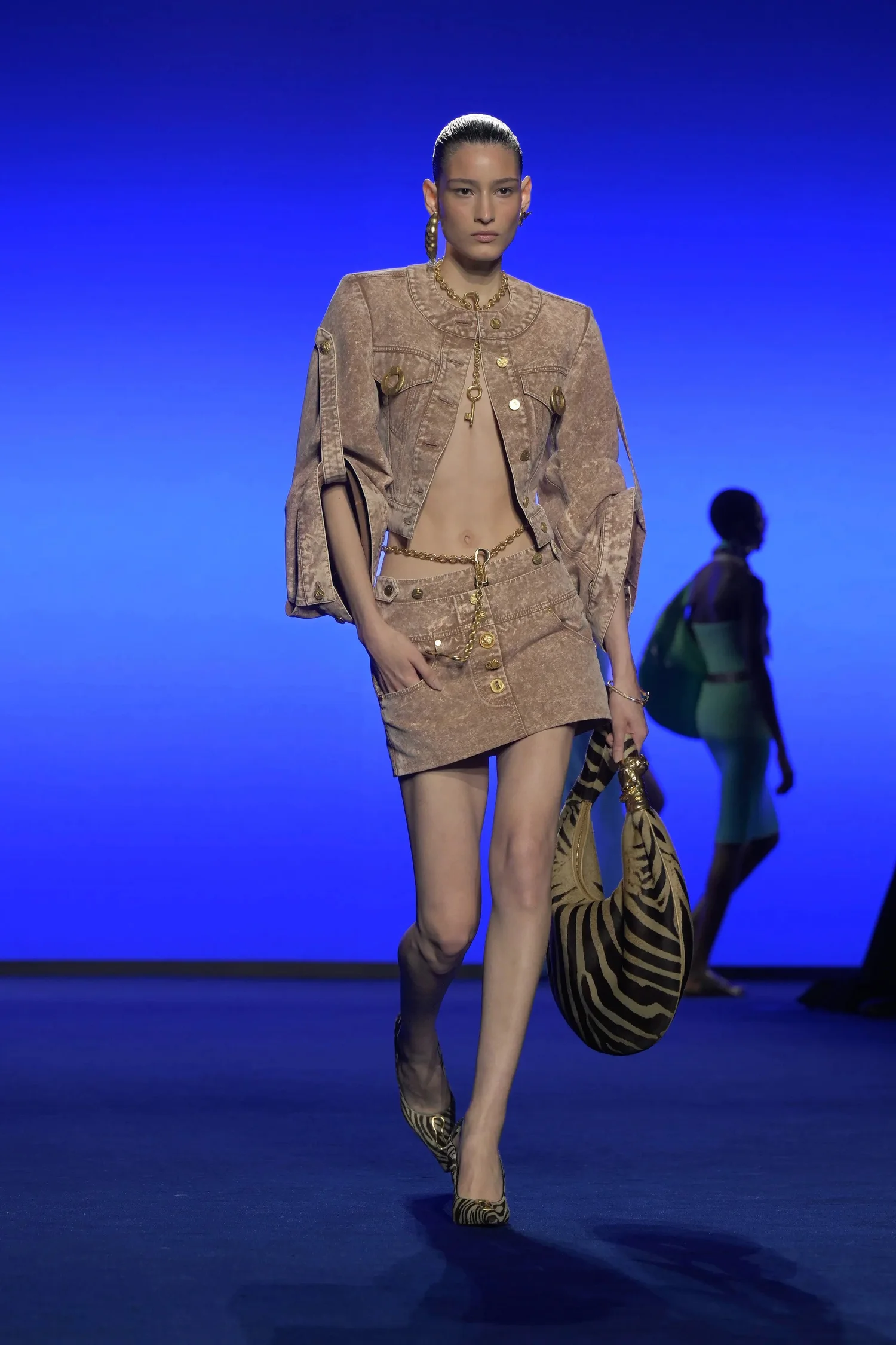 00027-schiaparelli-spring-2025-ready-to-wear-credit-brand_4745032179493941230.jpg