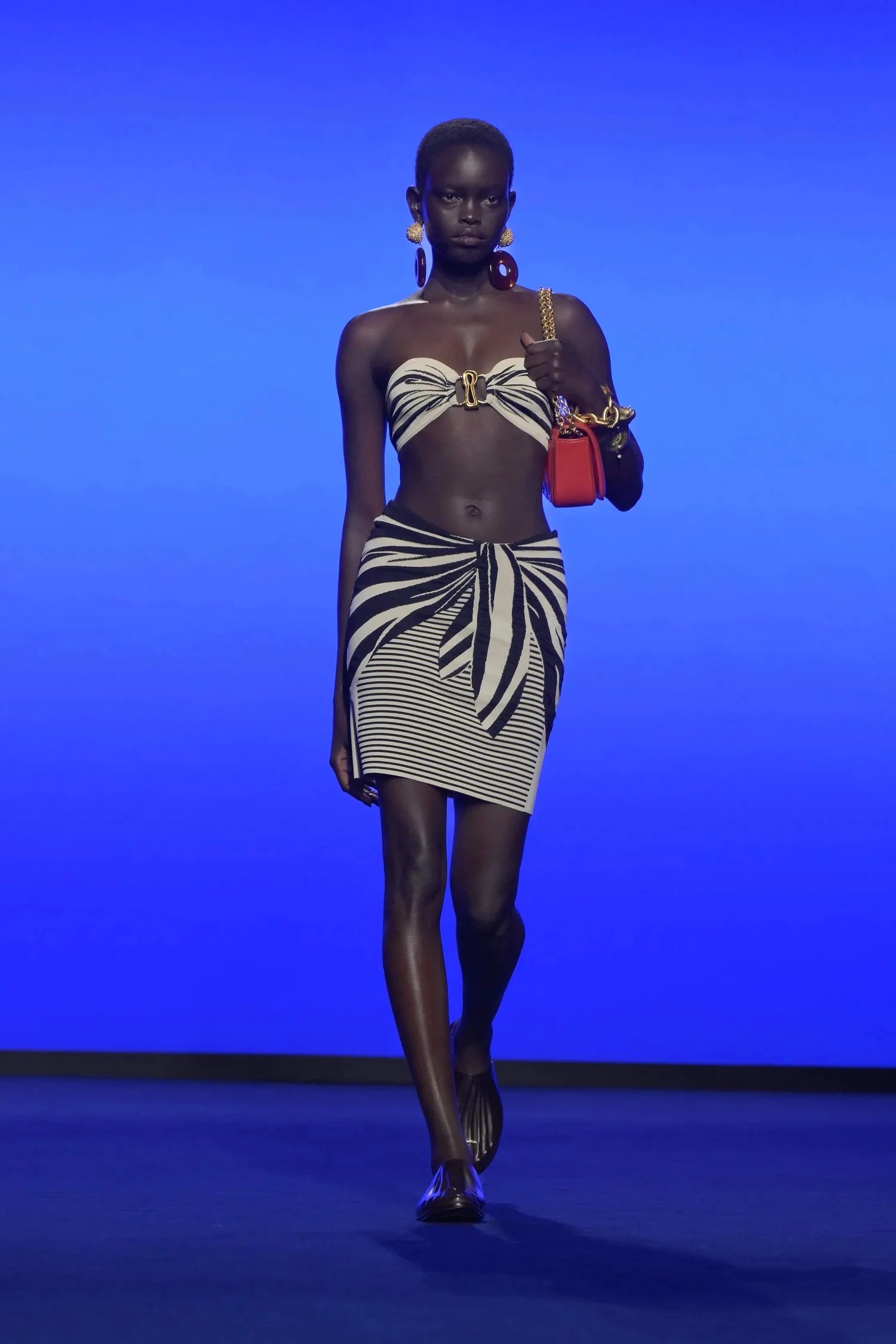 00034-schiaparelli-spring-2025-ready-to-wear-credit-brand_4745032179481335598.jpg