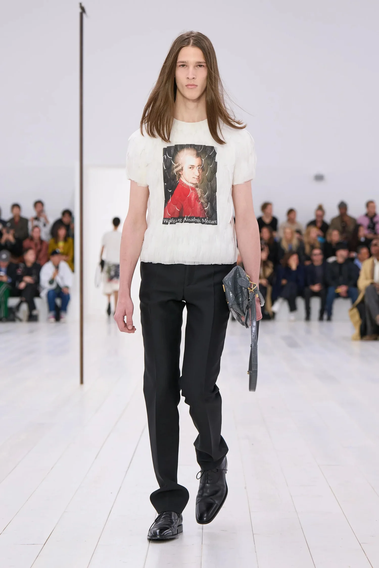 00014-loewe-spring-2025-ready-to-wear-credit-gorunway_4745032258741017835.jpg