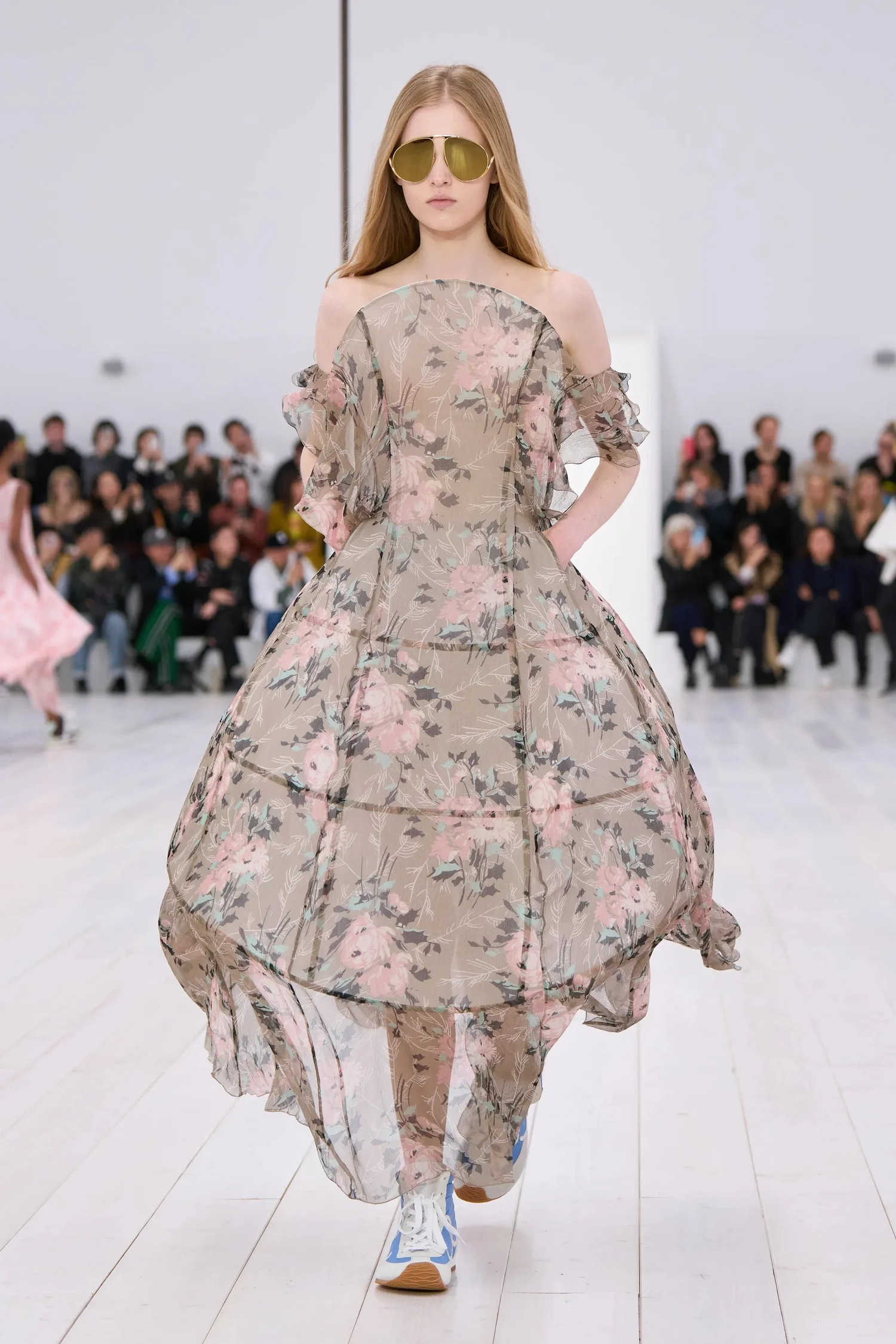 00015-loewe-spring-2025-ready-to-wear-credit-gorunway_4745032258778501663.jpg