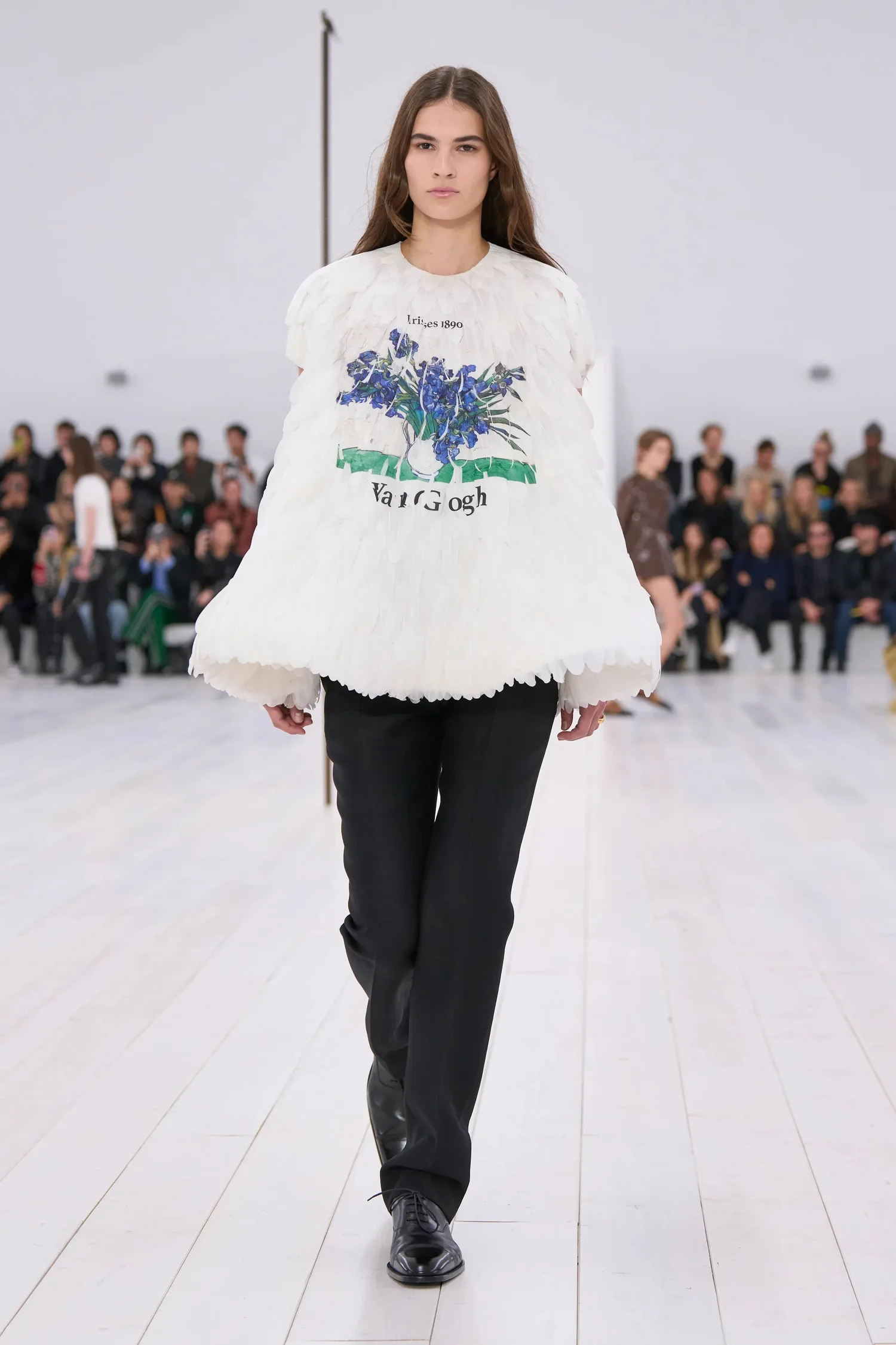 00016-loewe-spring-2025-ready-to-wear-credit-gorunway_4745032258766022212.jpg