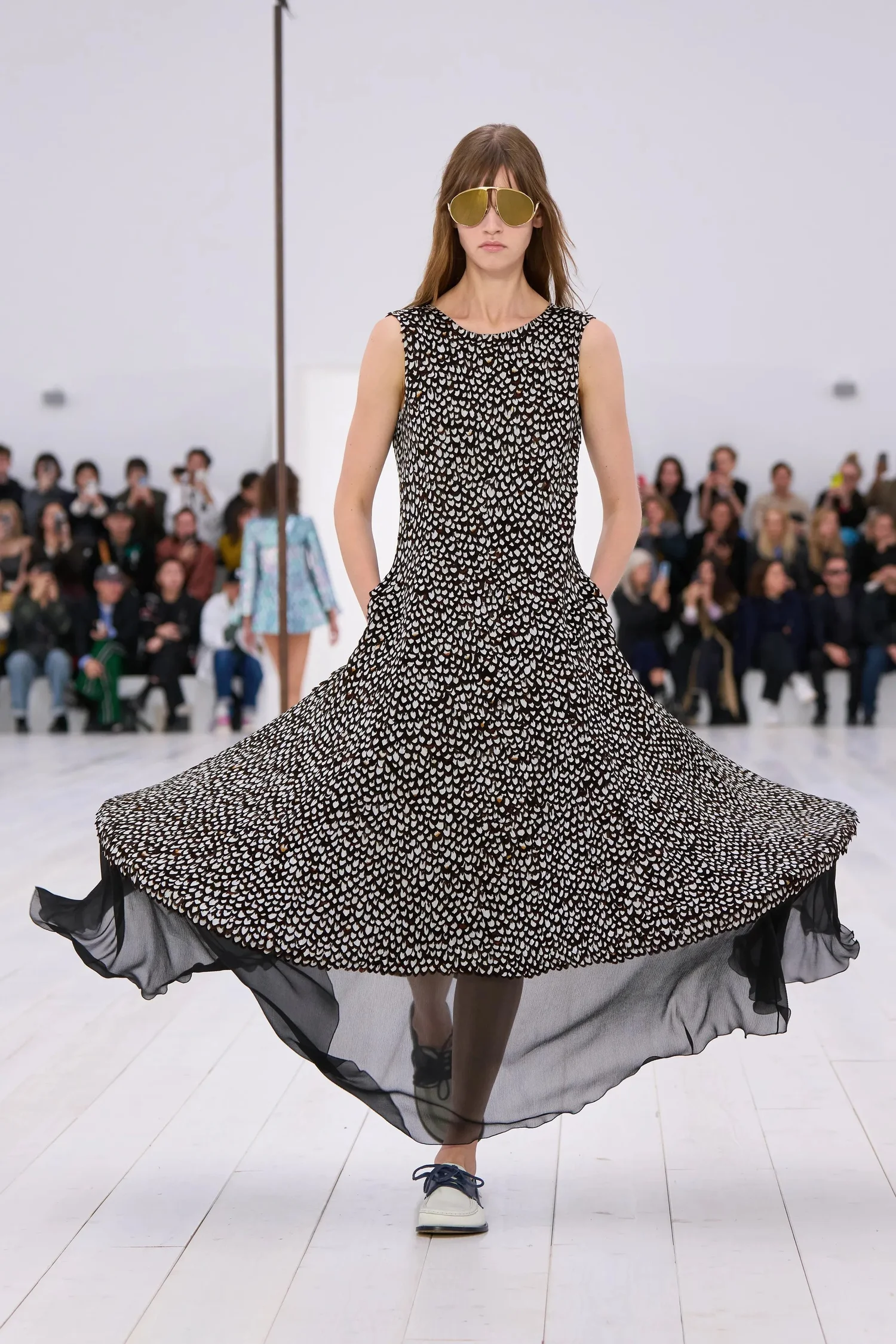 00026-loewe-spring-2025-ready-to-wear-credit-gorunway_4745032258740889569.jpg