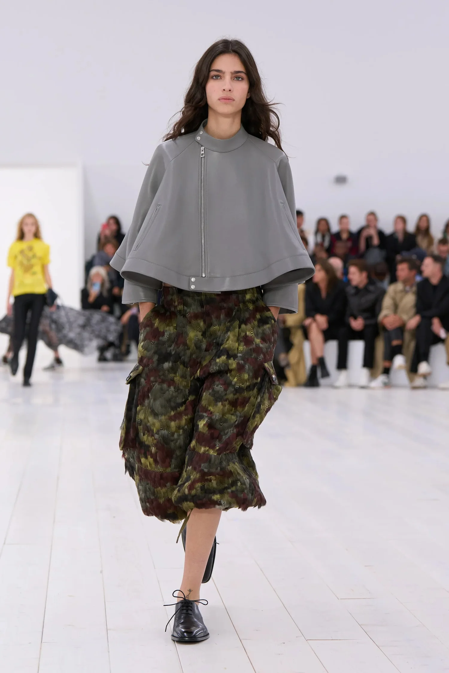 00027-loewe-spring-2025-ready-to-wear-credit-gorunway_4745032258740771932.jpg