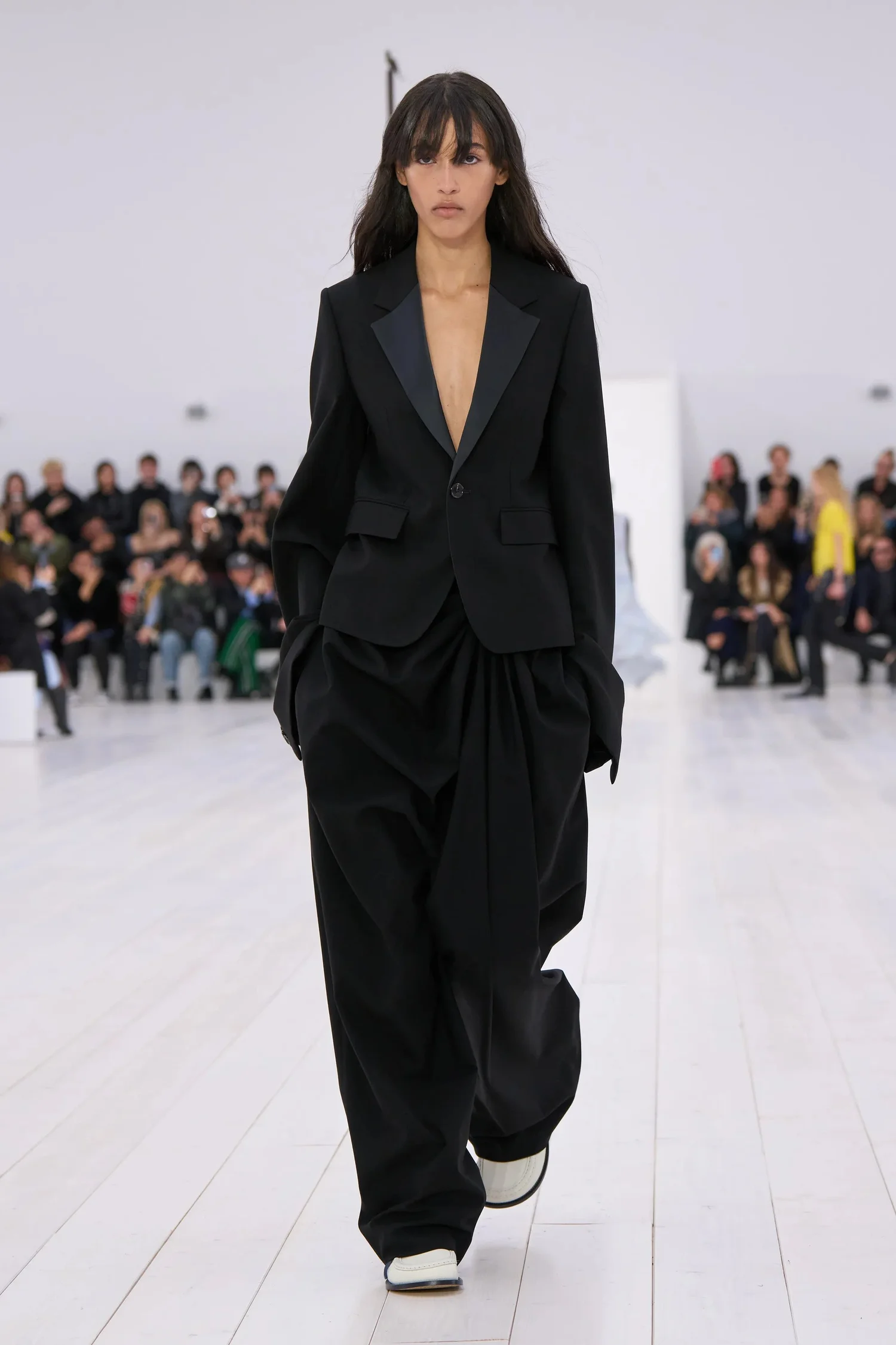 00030-loewe-spring-2025-ready-to-wear-credit-gorunway_4745032258816273698.jpg