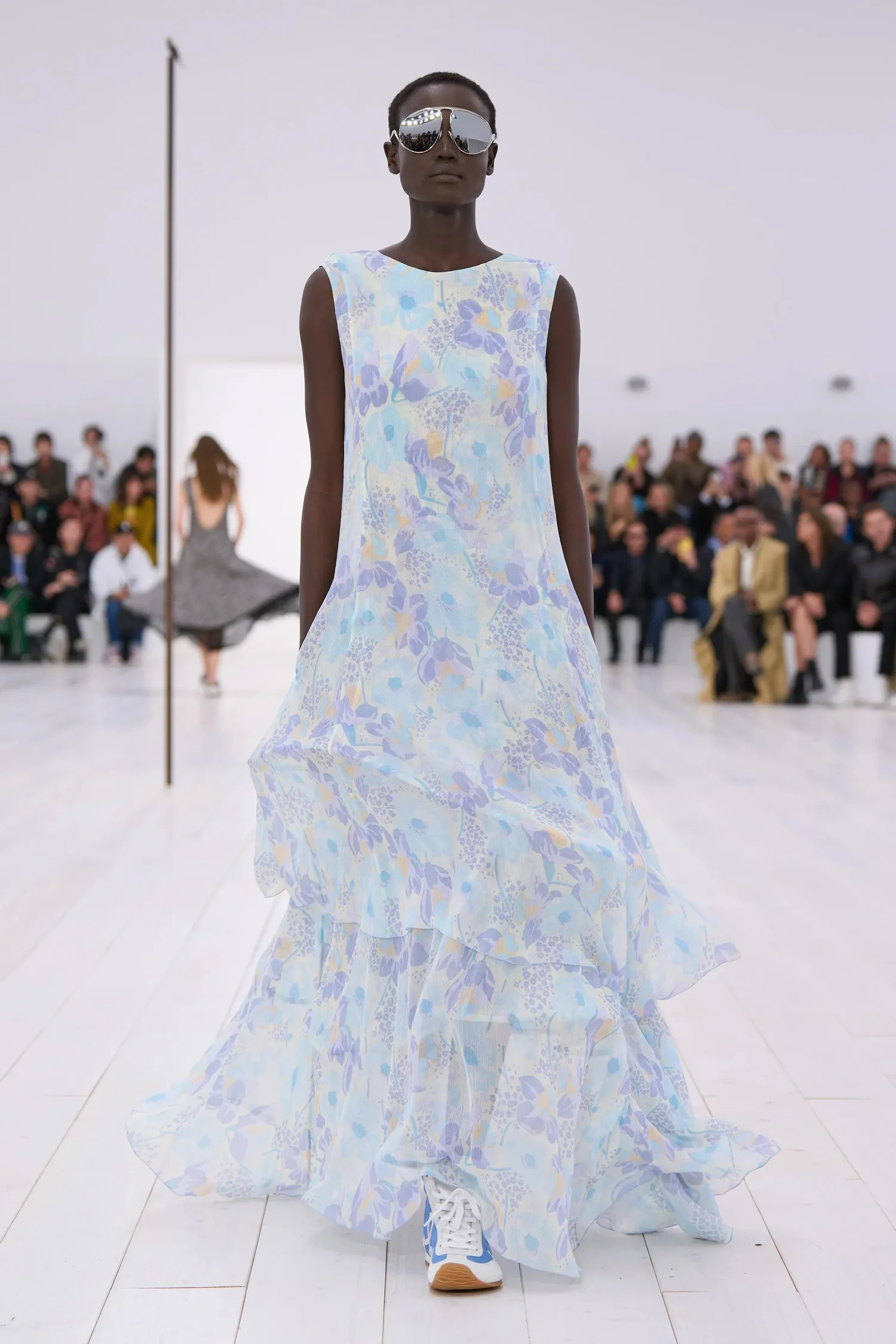 00031-loewe-spring-2025-ready-to-wear-credit-gorunway_4745032258816392011.jpg