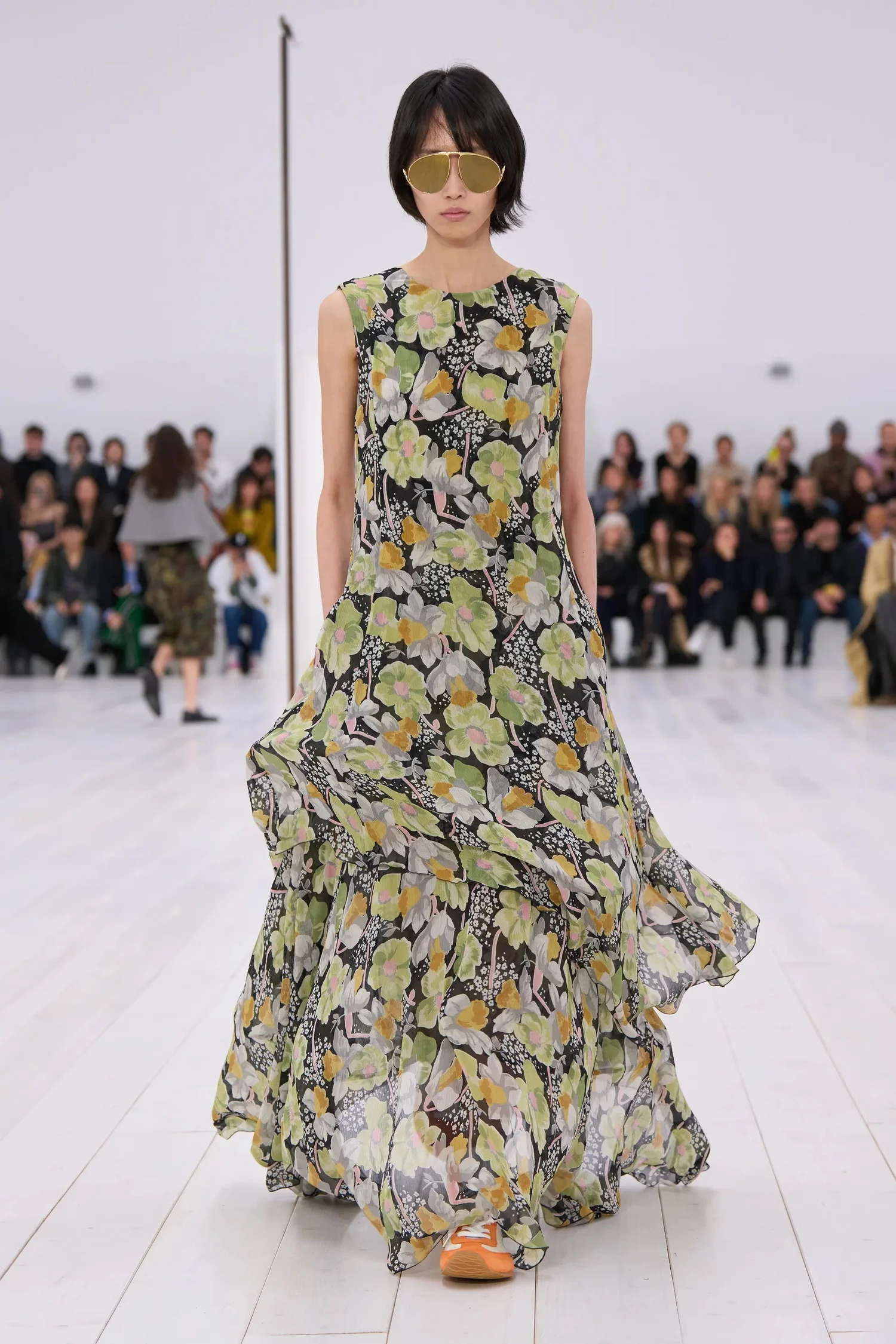 00032-loewe-spring-2025-ready-to-wear-credit-gorunway_4745032258816367265.jpg