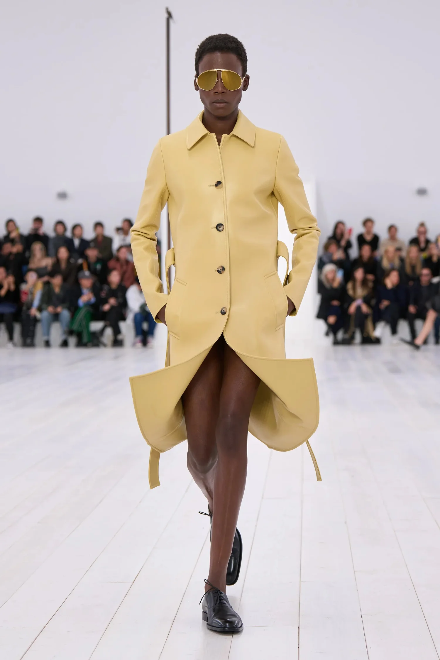 00036-loewe-spring-2025-ready-to-wear-credit-gorunway_4745032258792167812.jpg