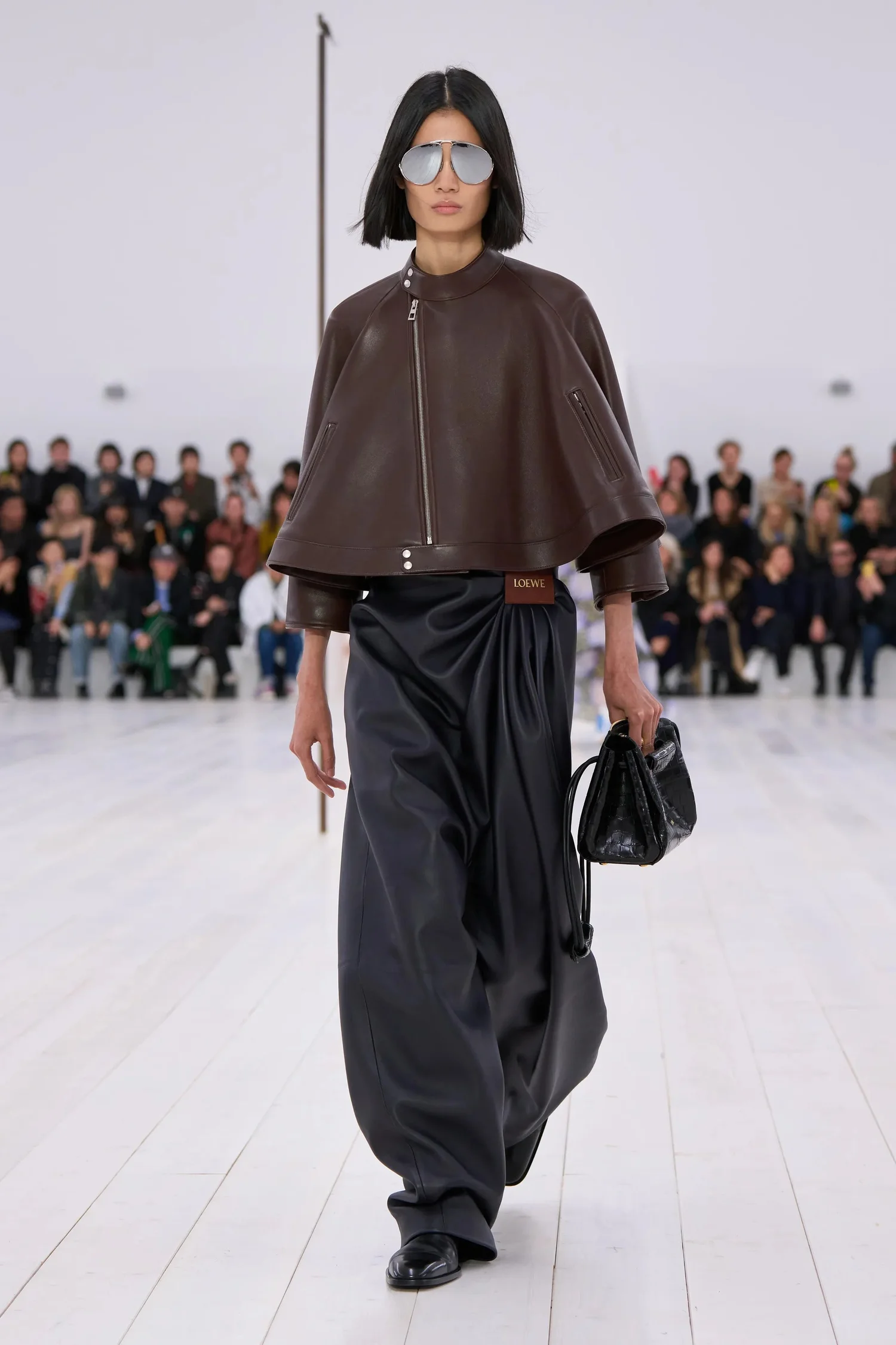 00039-loewe-spring-2025-ready-to-wear-credit-gorunway_4745032258779584976.jpg