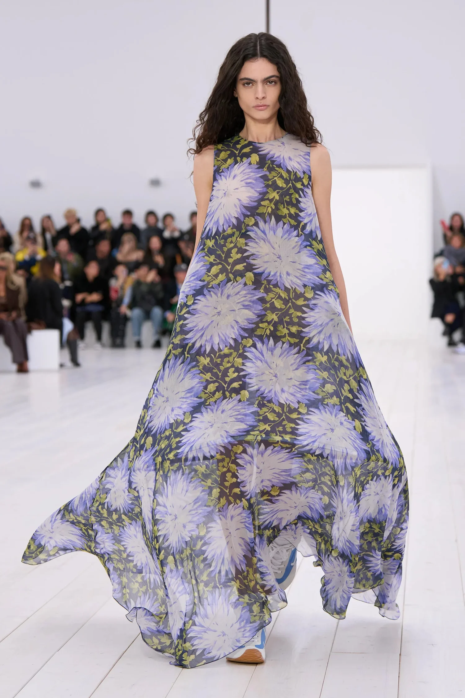 00040-loewe-spring-2025-ready-to-wear-credit-gorunway_4745032258829933435.jpg
