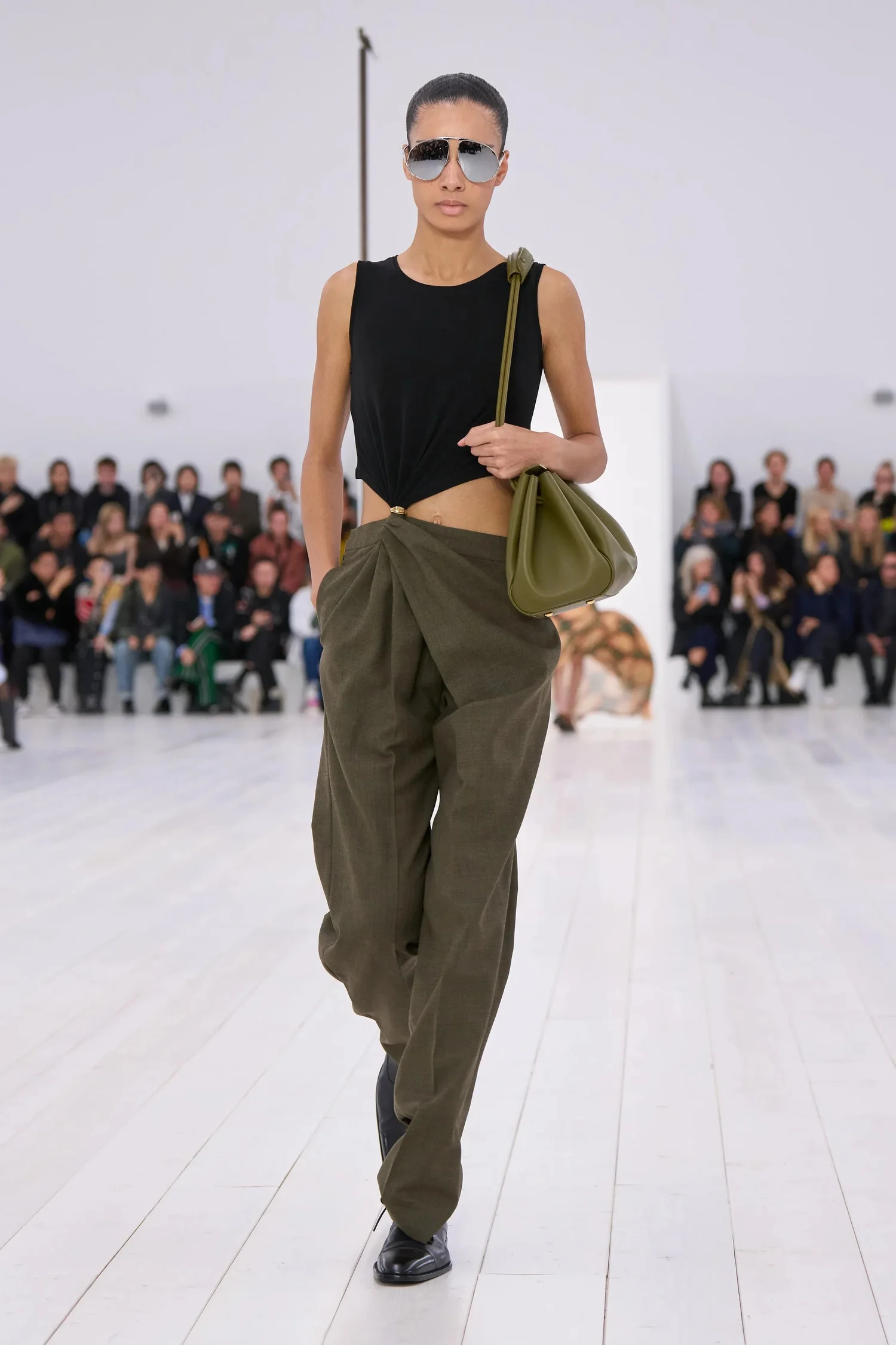 00041-loewe-spring-2025-ready-to-wear-credit-gorunway_4745032258828954468.jpg