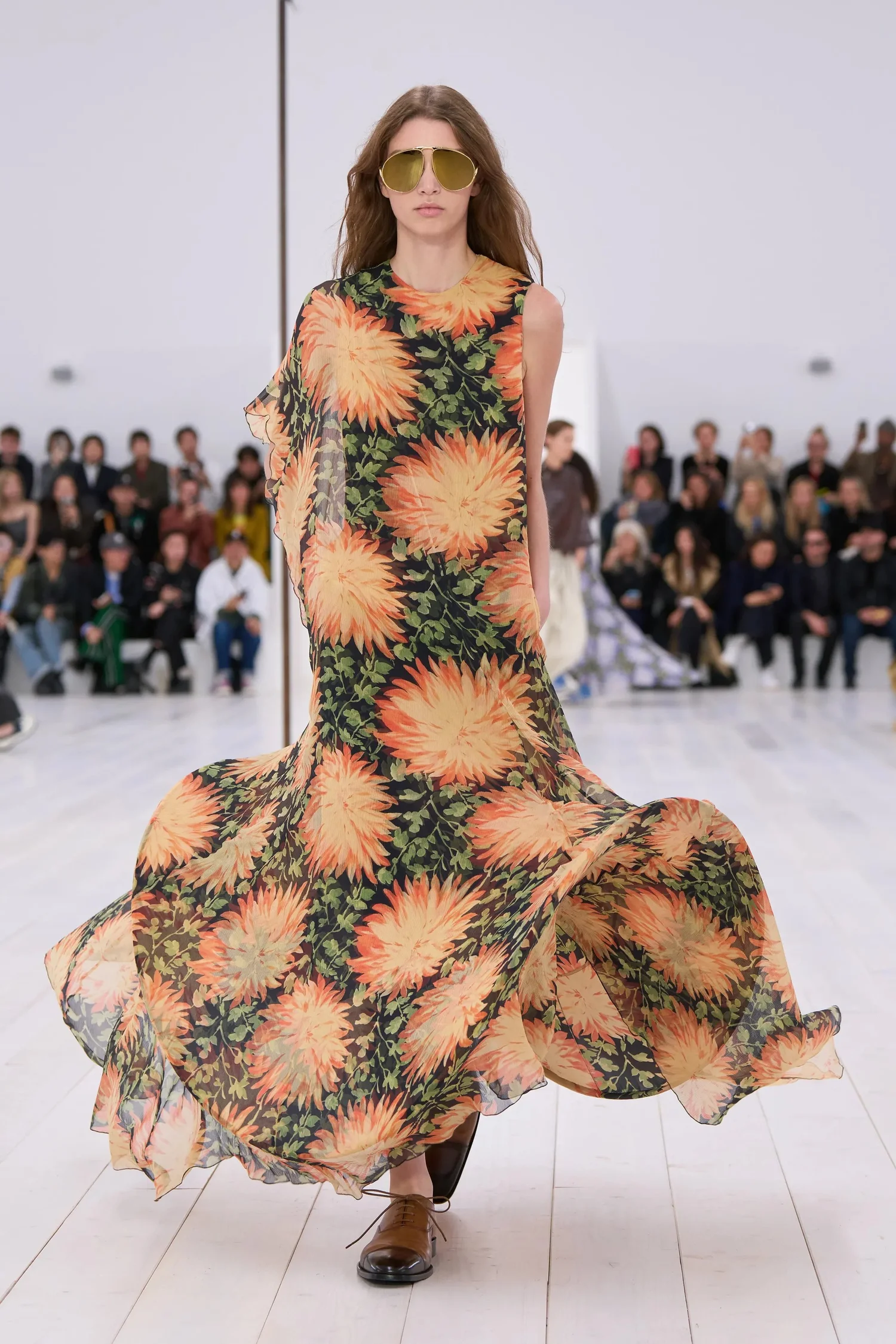 00042-loewe-spring-2025-ready-to-wear-credit-gorunway_4745032258841592719.jpg