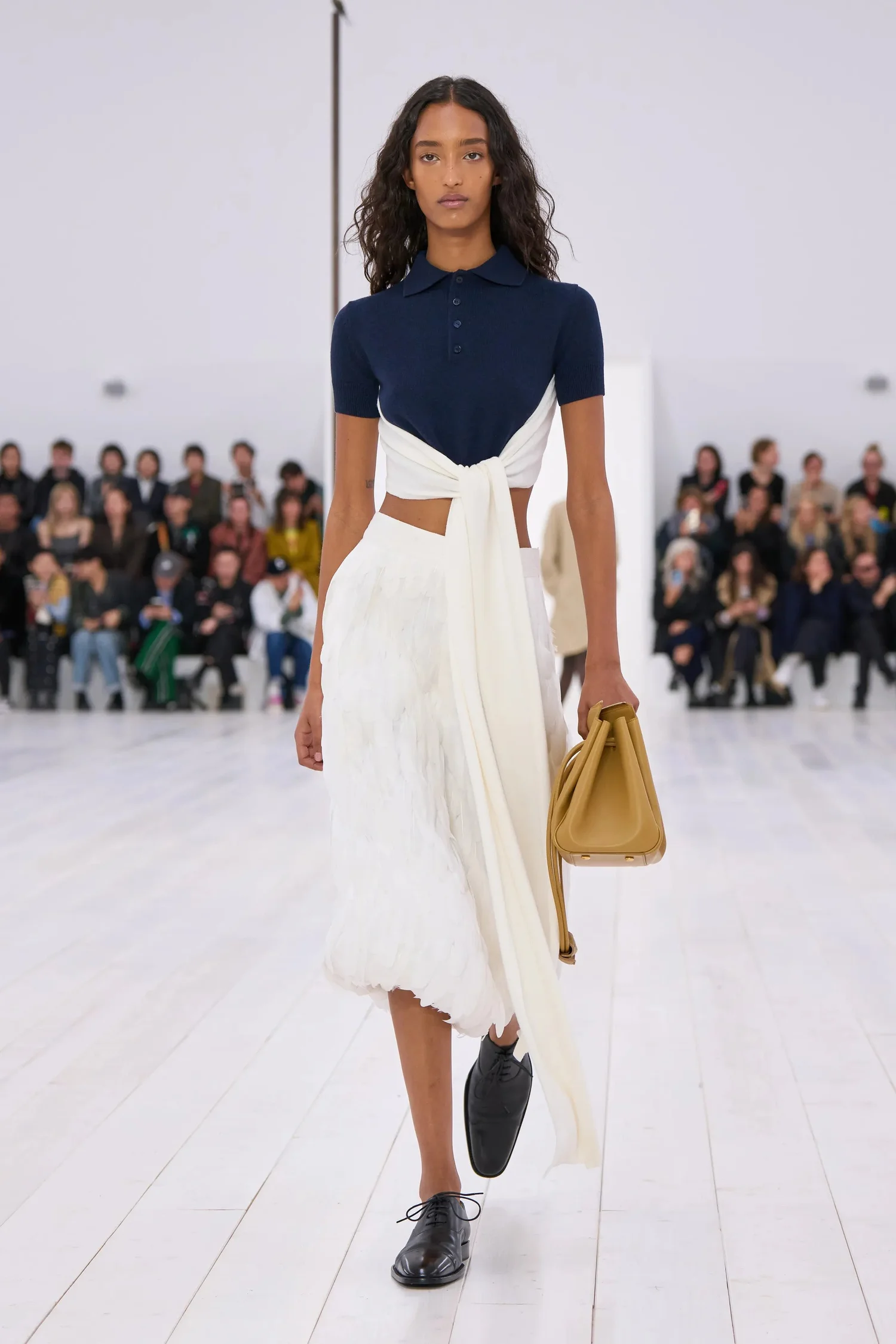 00044-loewe-spring-2025-ready-to-wear-credit-gorunway_4745032258866708736.jpg