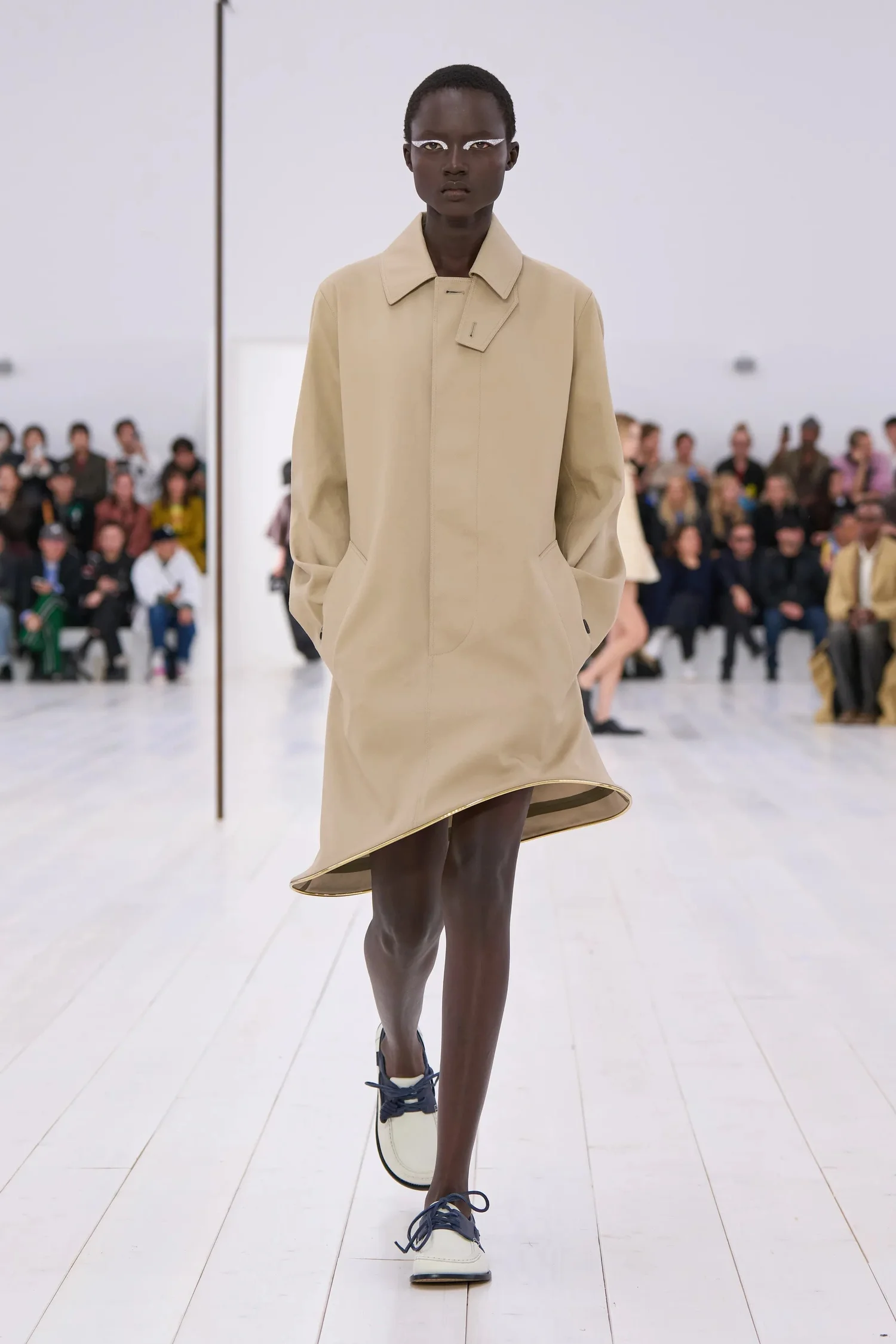 00045-loewe-spring-2025-ready-to-wear-credit-gorunway_4745032258866576724.jpg